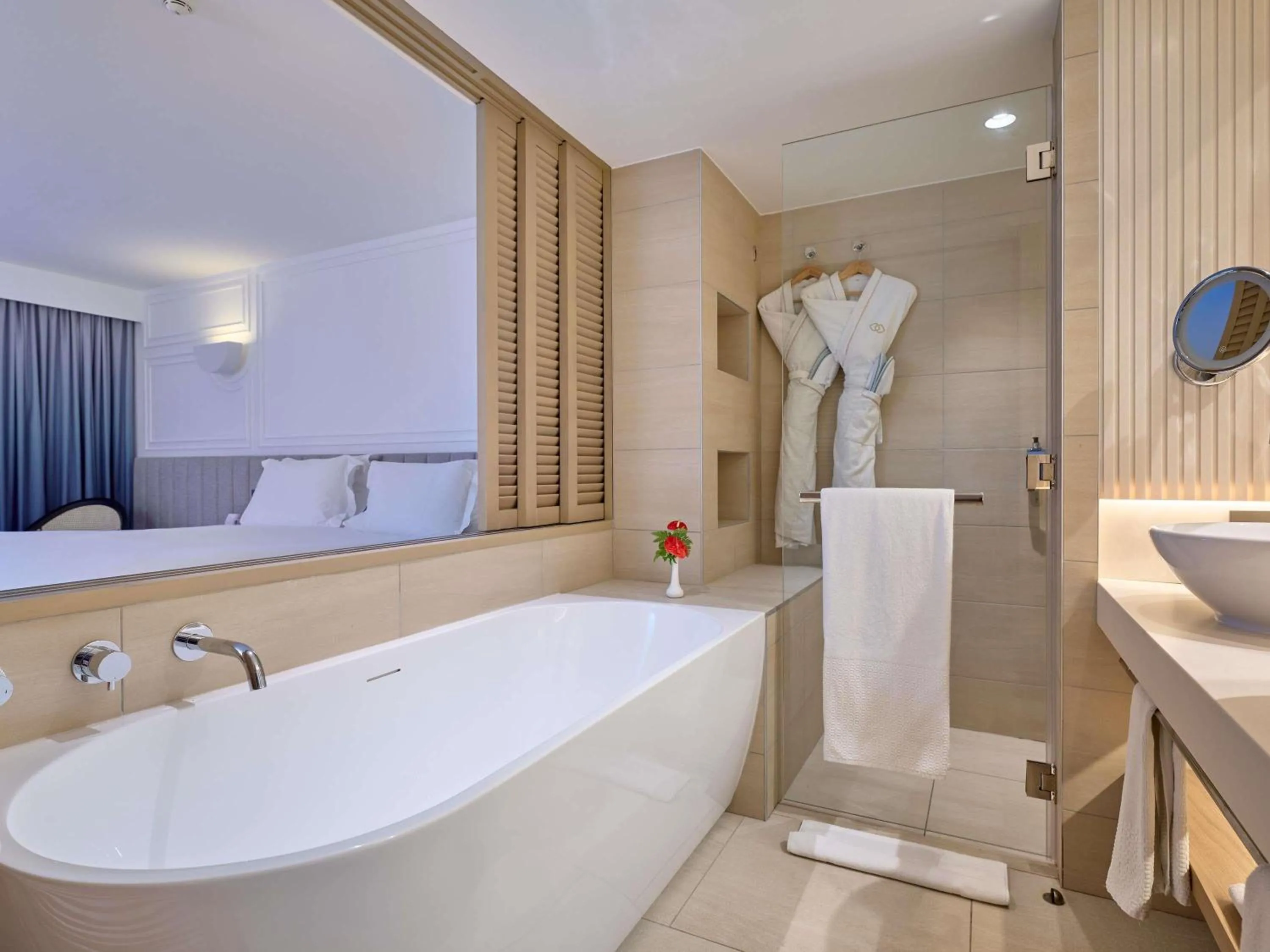 LUXURY ROOM, King Bed, sea facing, balcony or terrace - single occupancy in Sofitel Mauritius L'Imperial Resort & Spa