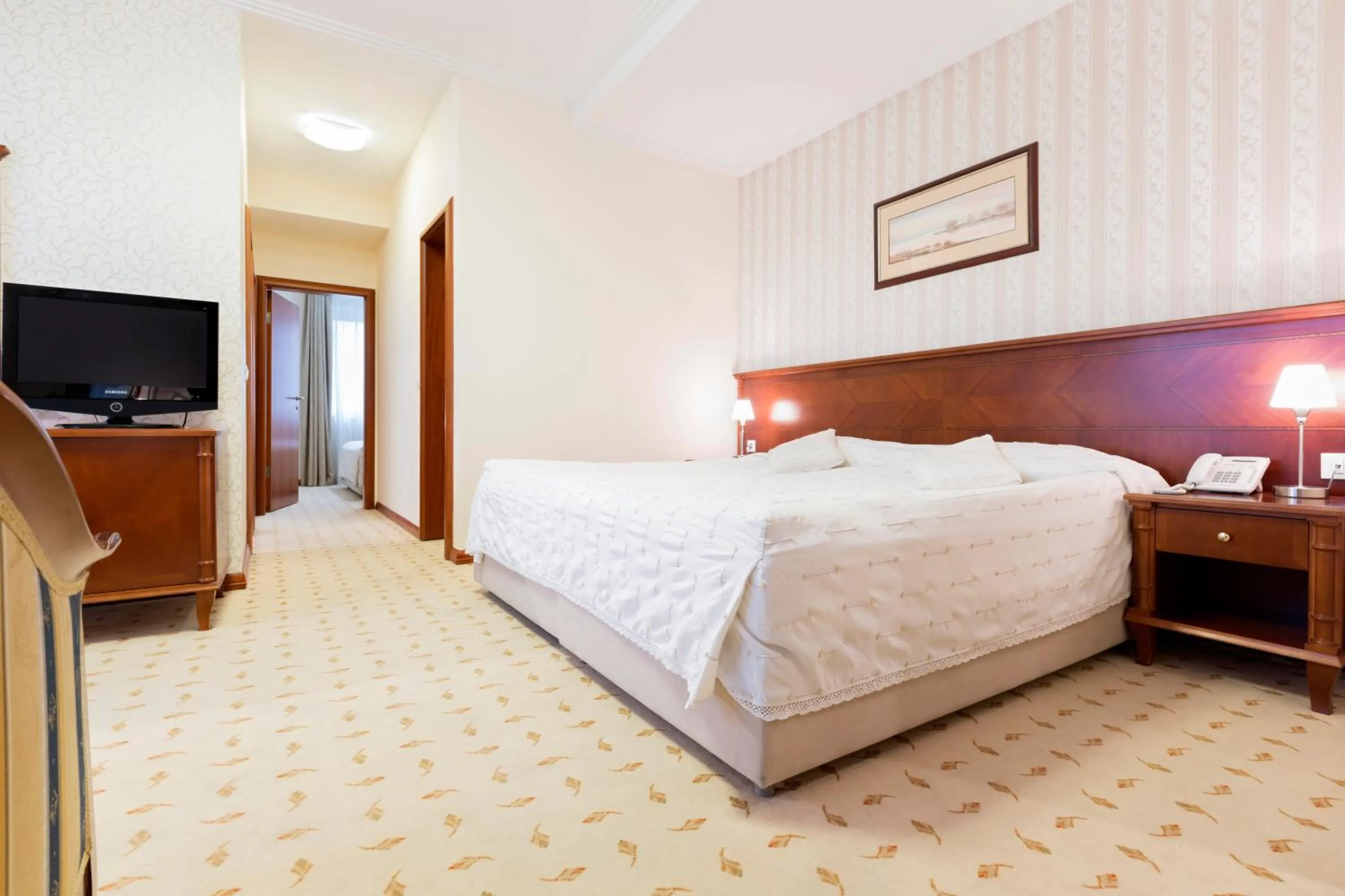 Two-Bedroom Suite  with Free Parking in Hotel Orasac