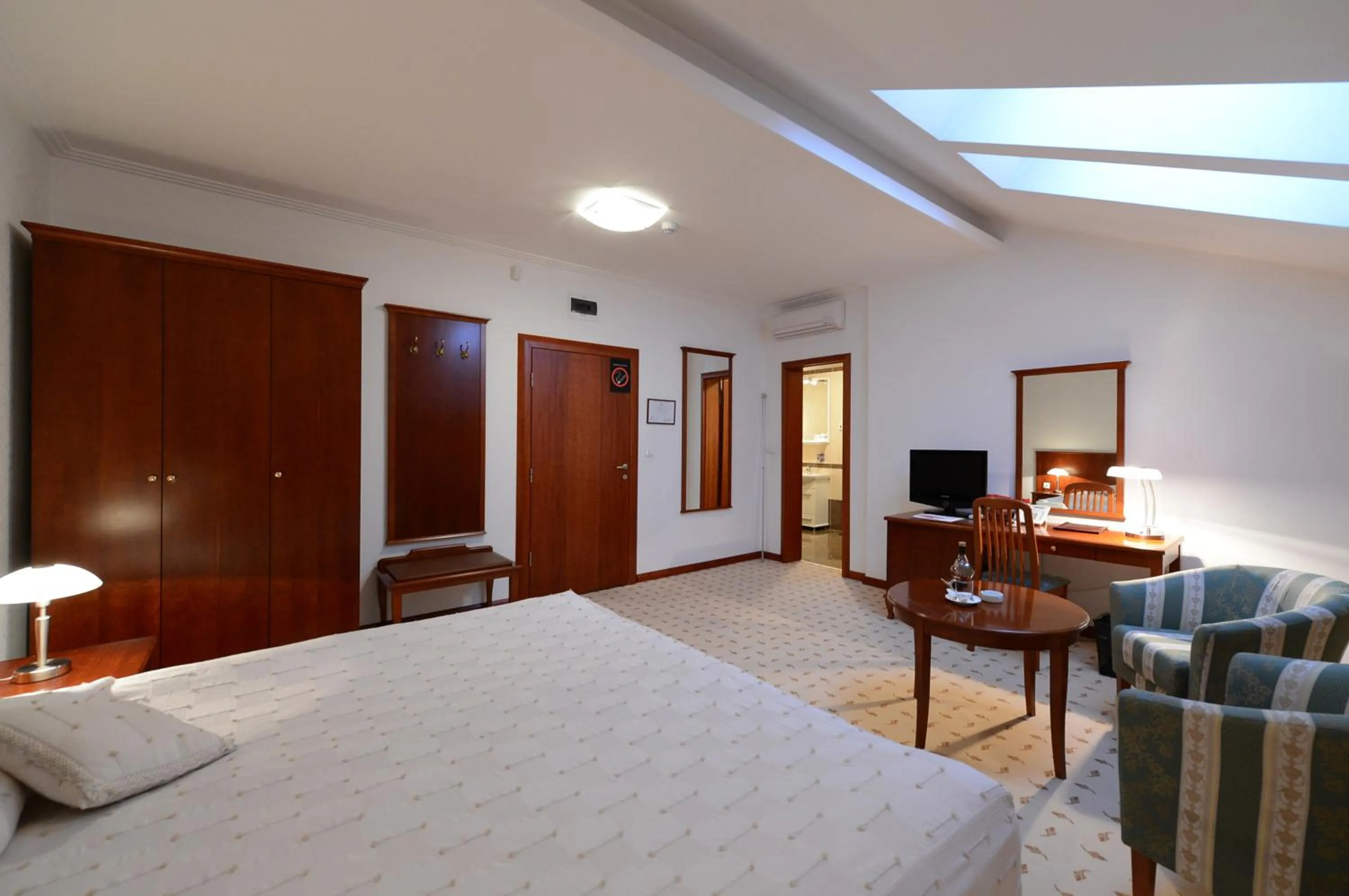 Double or Twin Room with Free Parking in Hotel Orasac