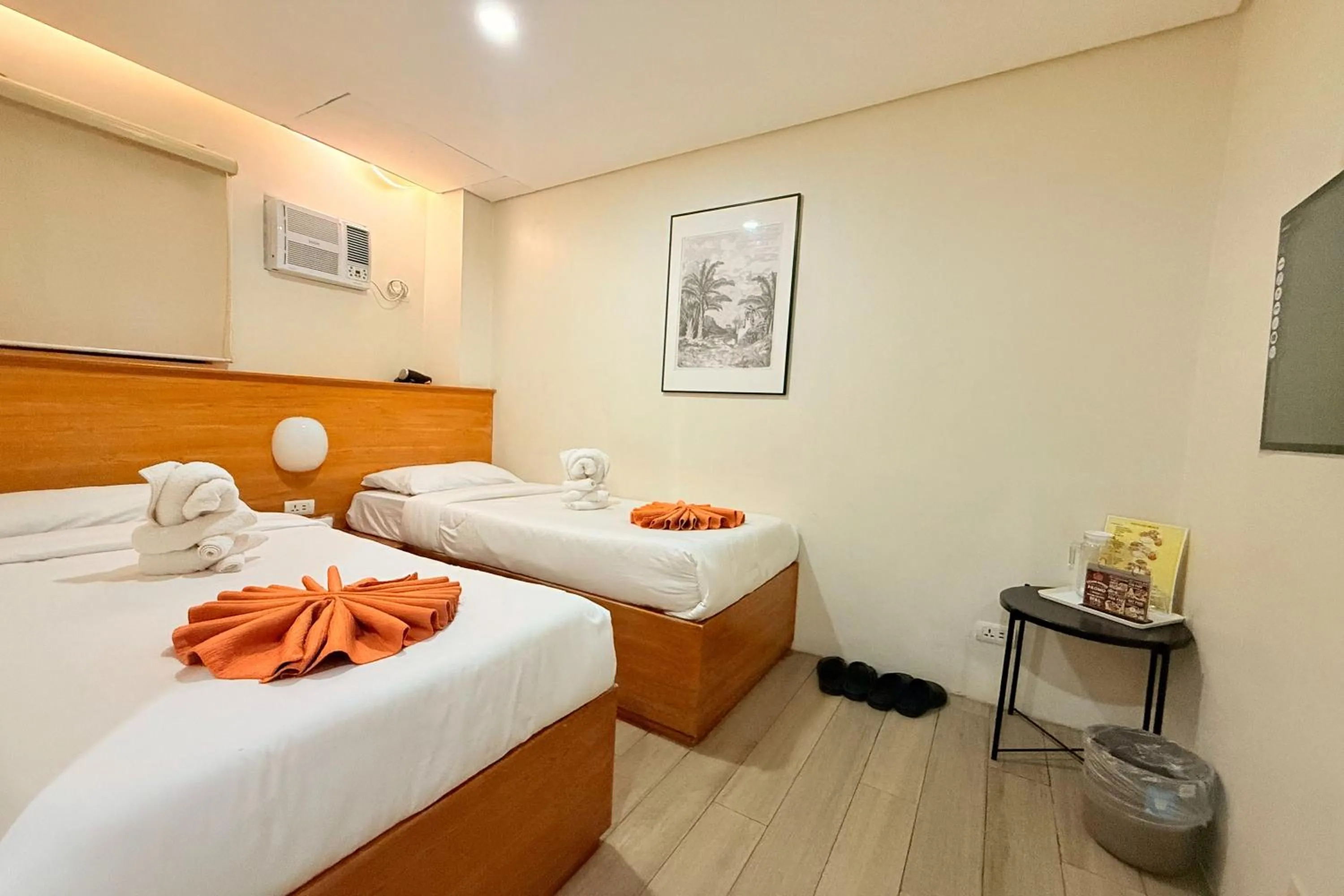 Twin Room with Bathroom in Aurora Suites Pasay near Airport