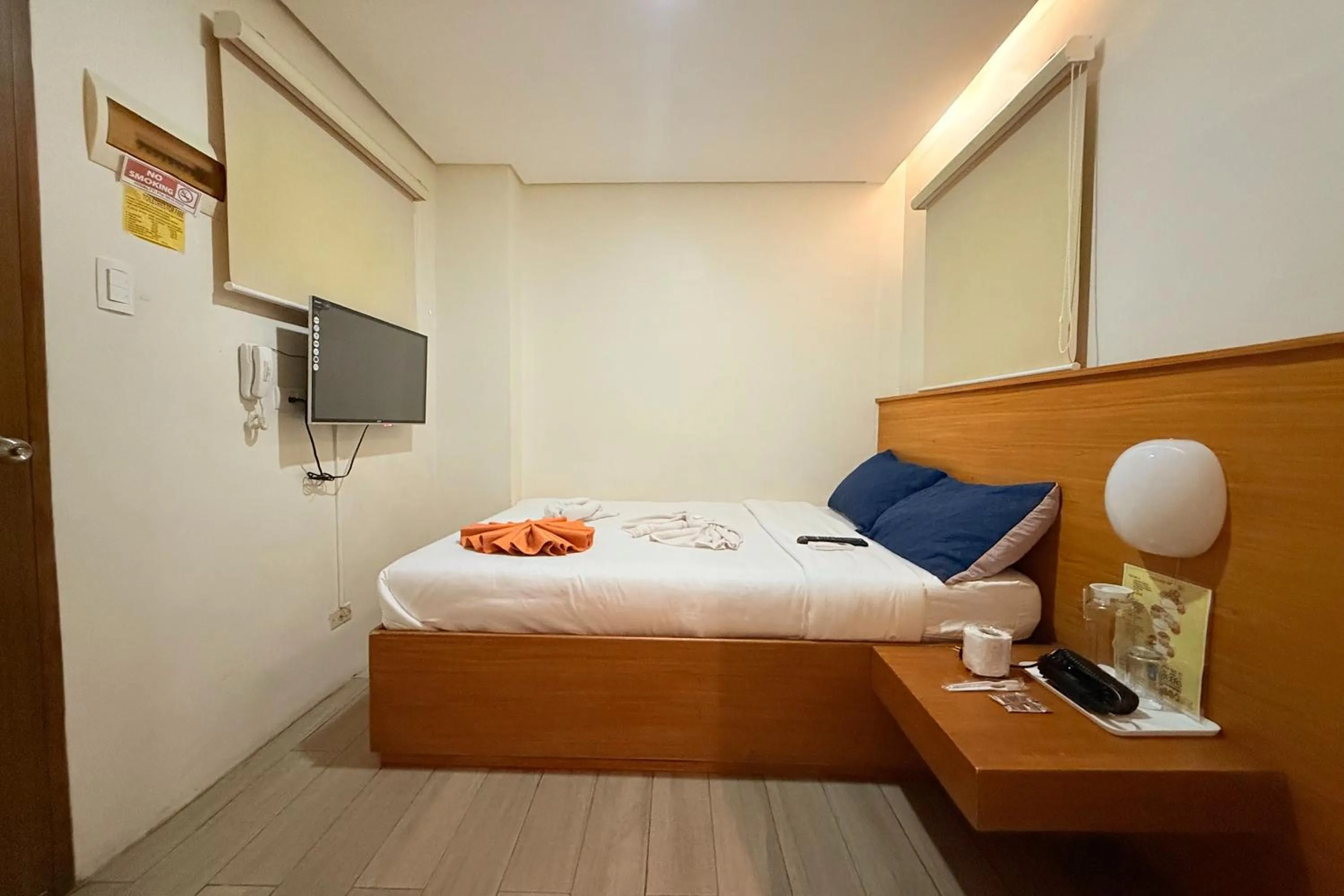 Double Room with Private Bathroom in Aurora Suites Pasay near Airport