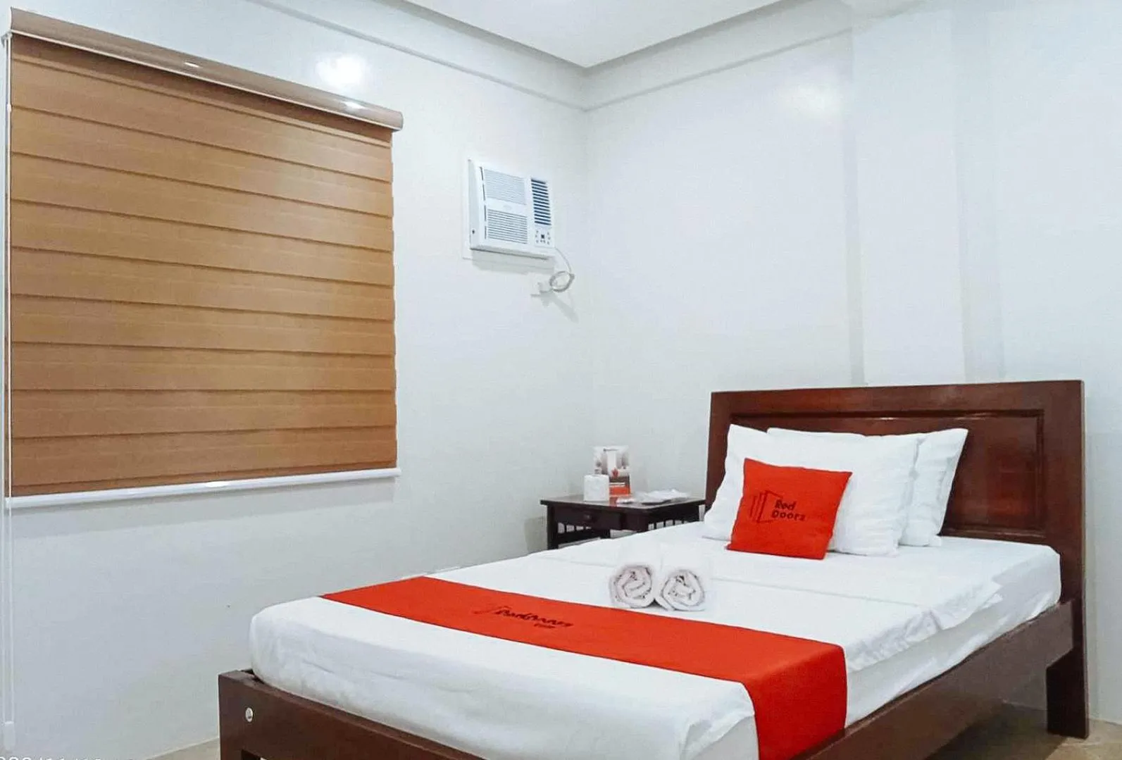 Deluxe Room in RedDoorz at David's Travellers Inn Cavite
