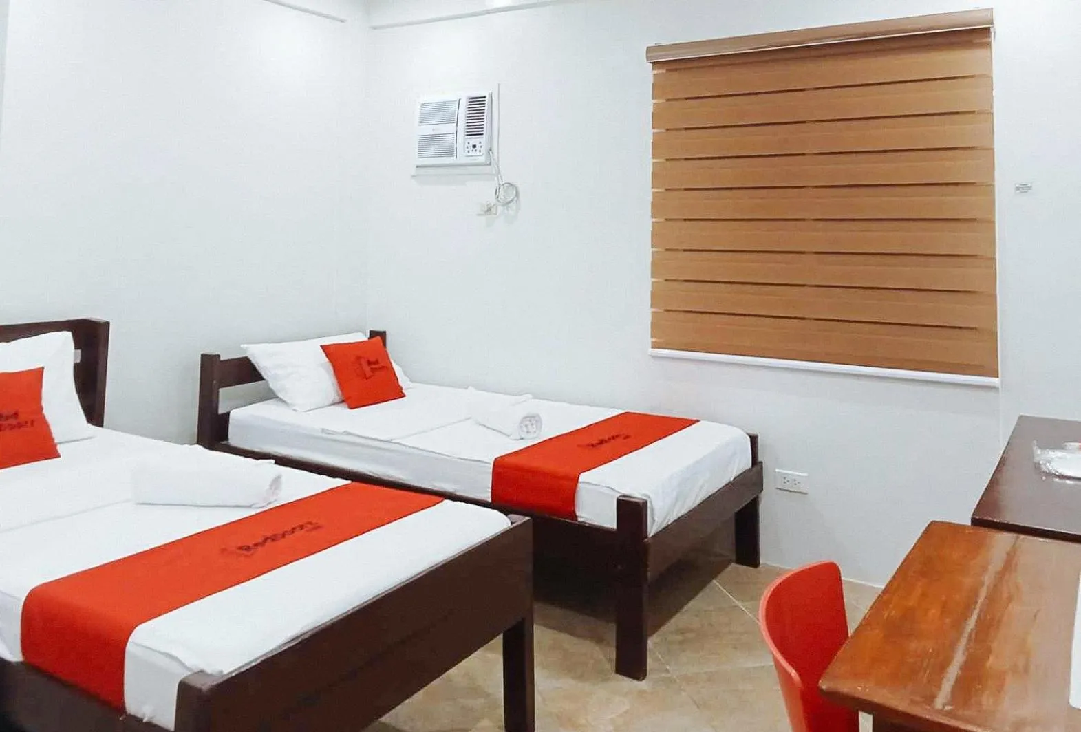 Twin Room in RedDoorz at David's Travellers Inn Cavite
