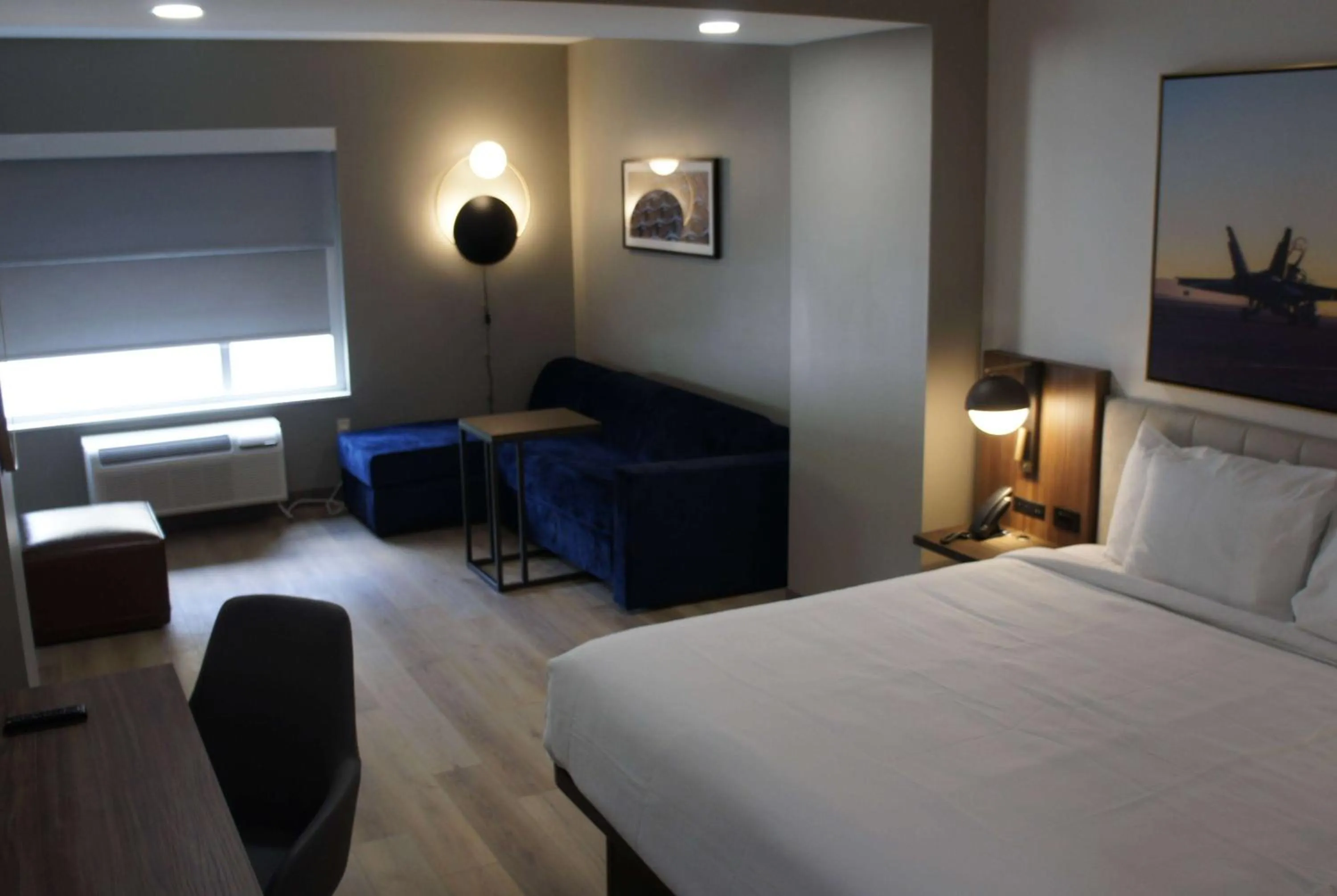 King Suite - Non-Smoking in La Quinta Inn & Suites by Wyndham Manchester - Arnold AFB