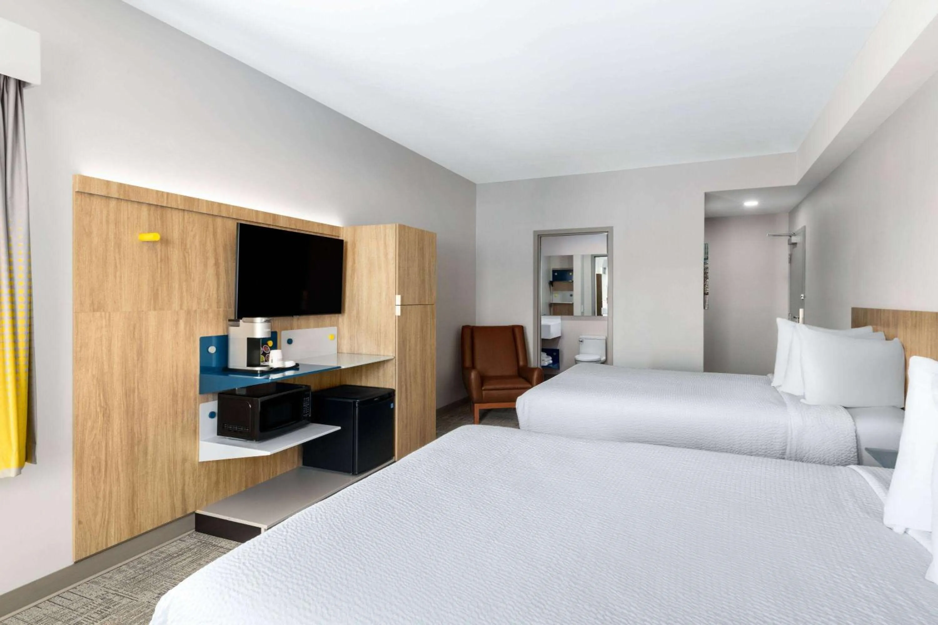 Studio Suite with Two Queen Beds and Bathtub - Non-Smoking  in Microtel Inn & Suites by Wyndham Lachute