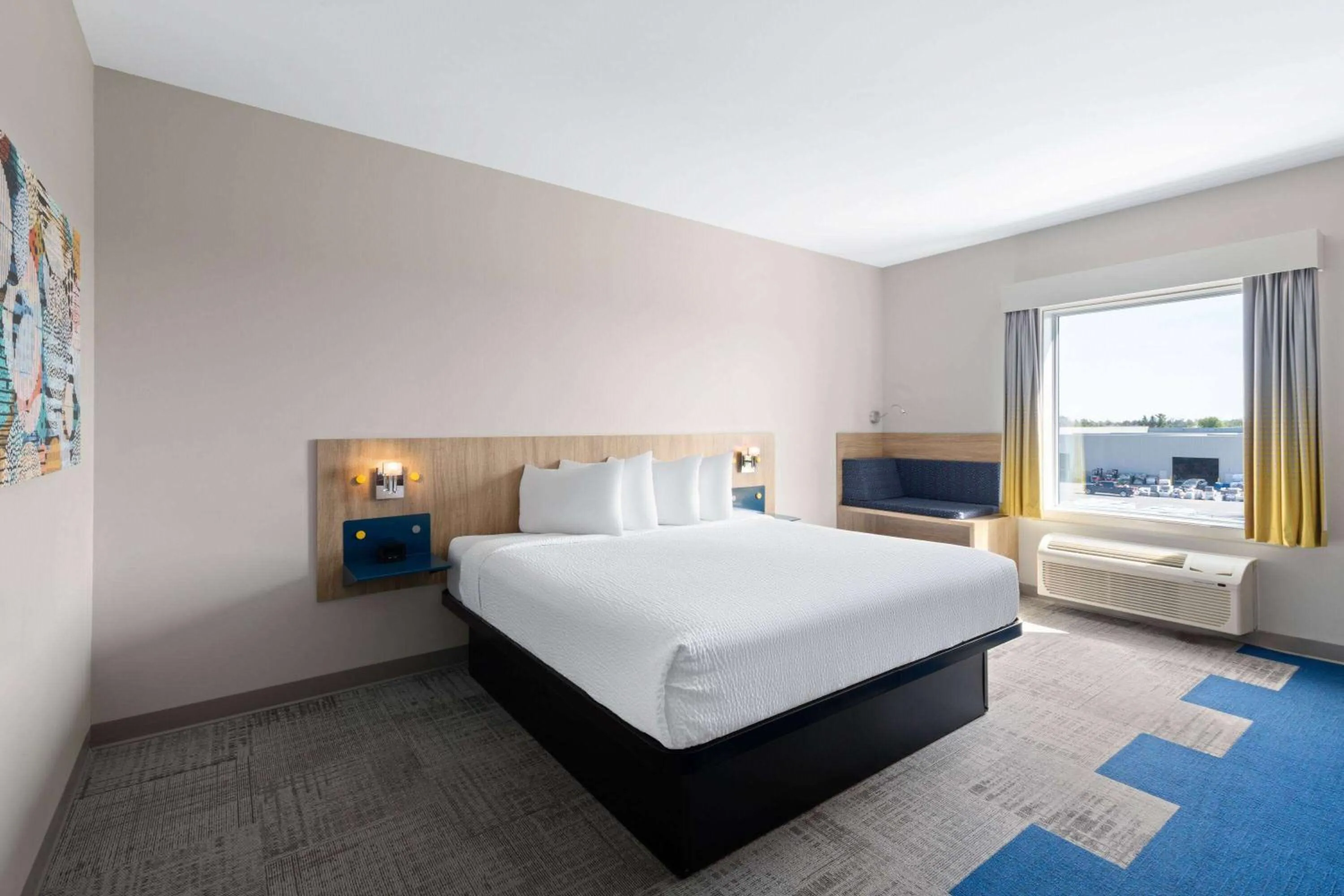 King Room with Shower, Non-Smoking in Microtel Inn & Suites by Wyndham Lachute