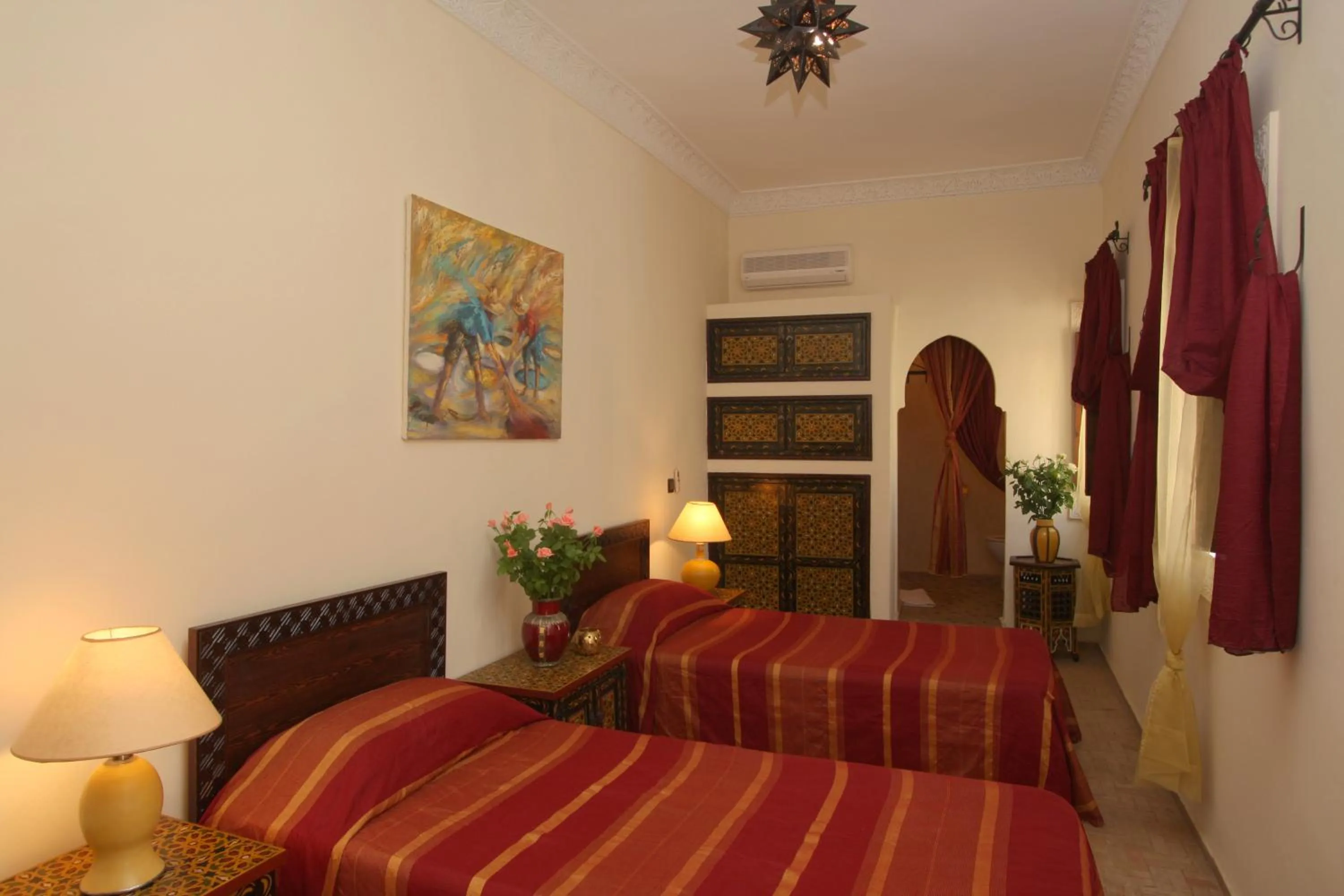 Standard Twin Room in Riad petit Karmela