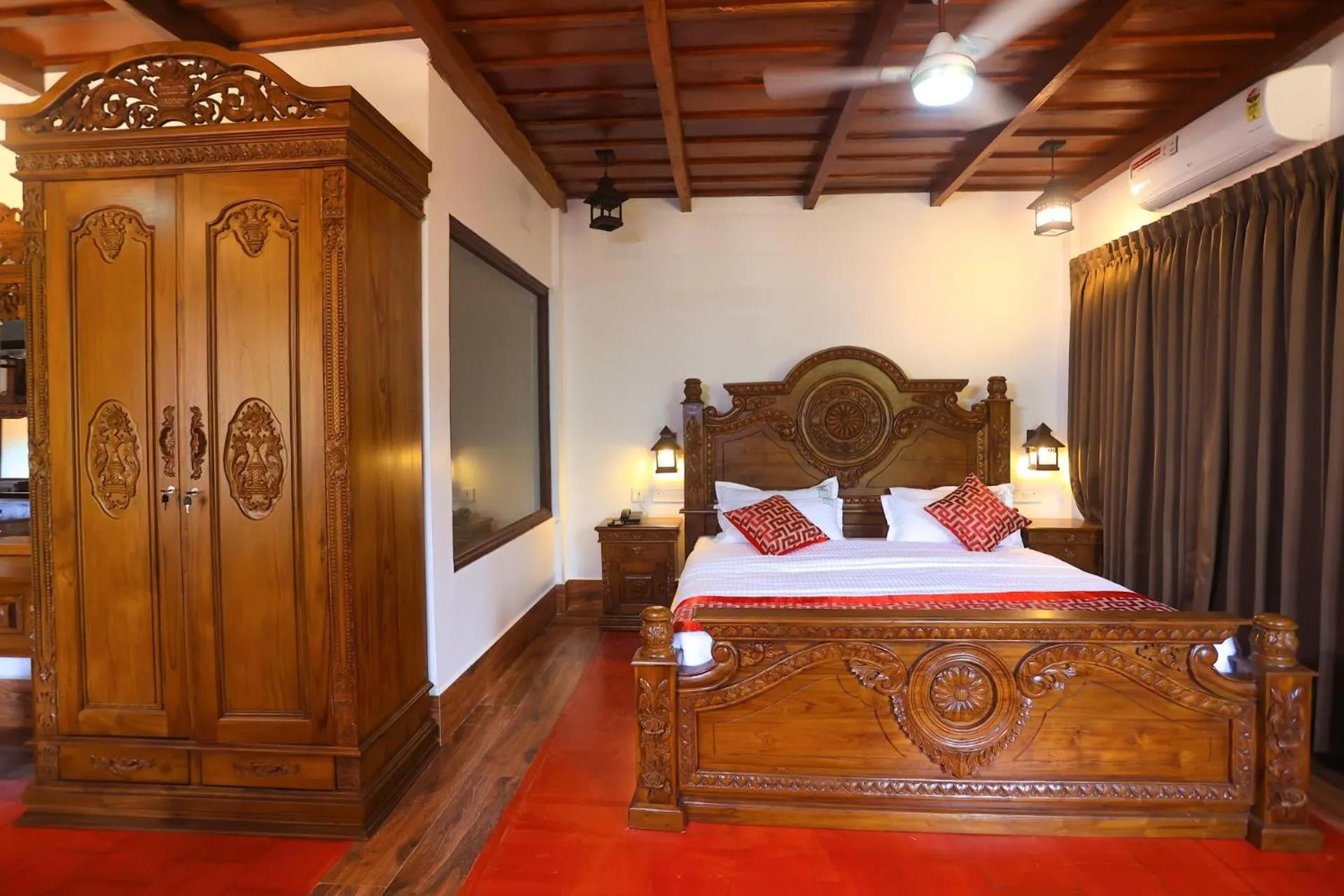 Queen Suite - single occupancy in Heaven Inn Munnar