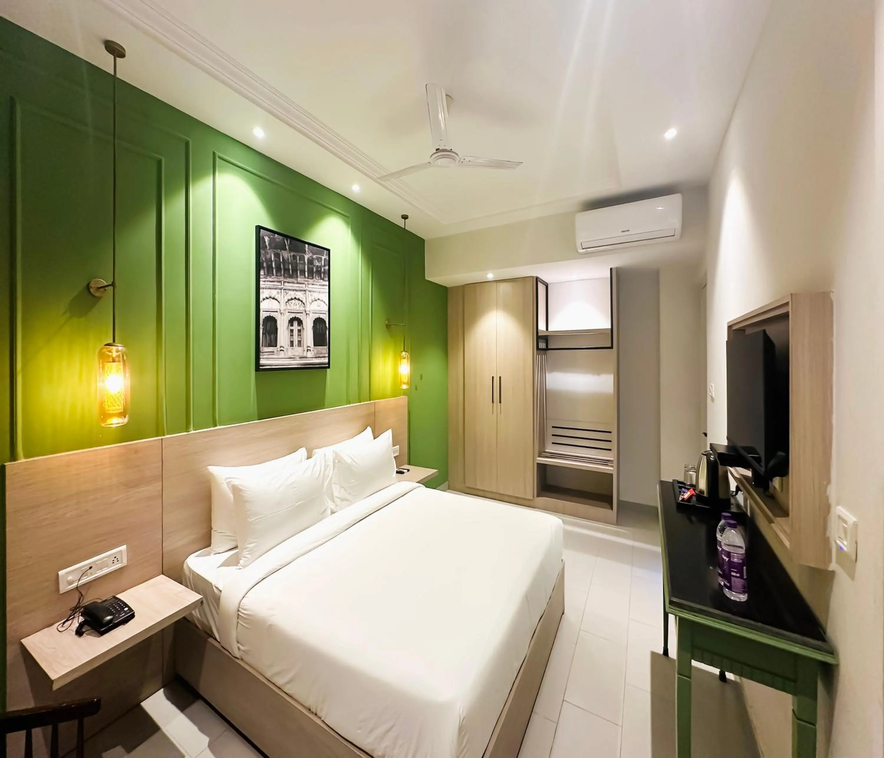 Deluxe Room in Hotel Wonder Hills,Har ki Pauri Road Haridwar