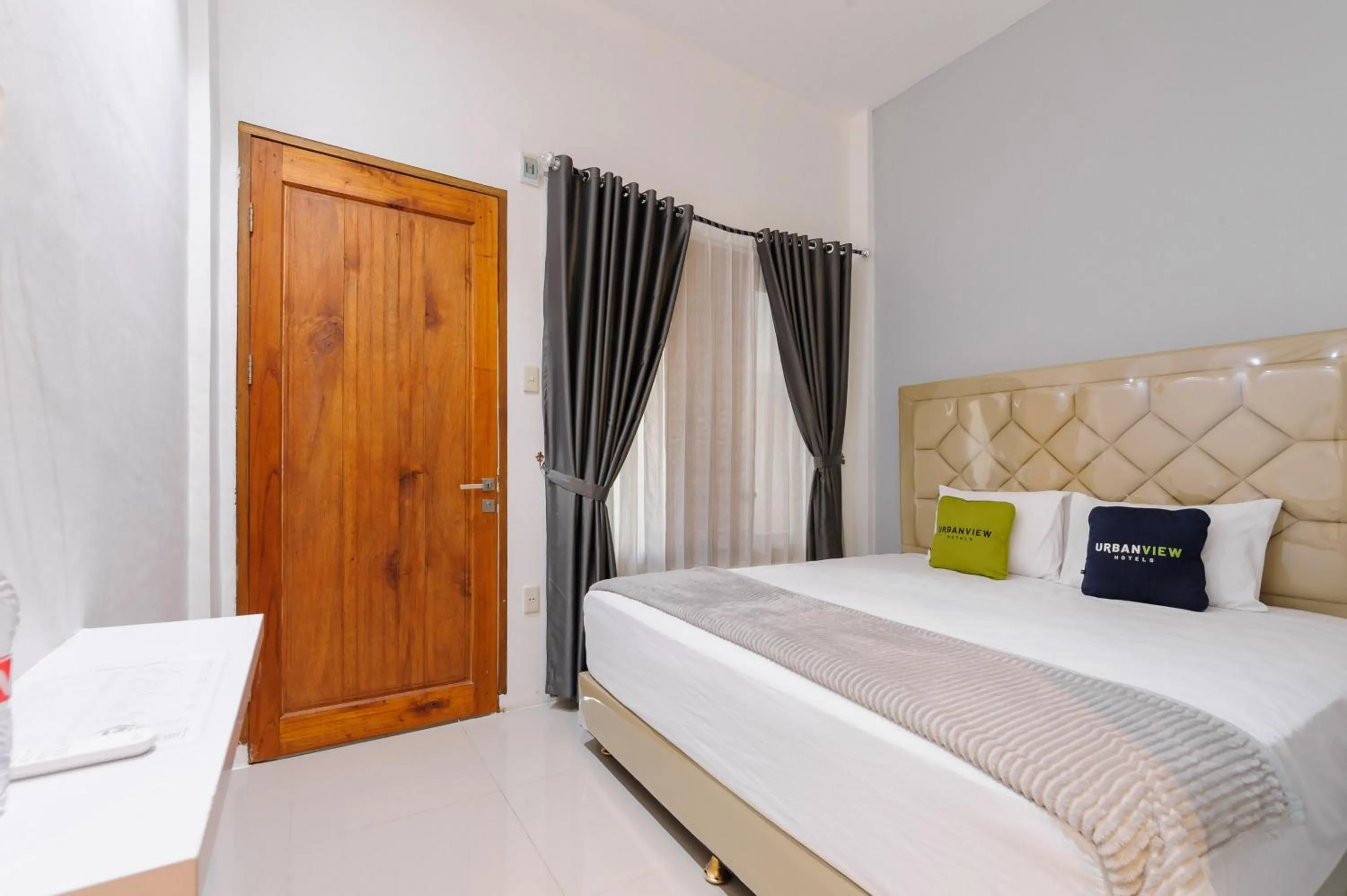 Standard Double Room in Urbanview Hotel Brodam's Pematang Siantar by RedDoorz