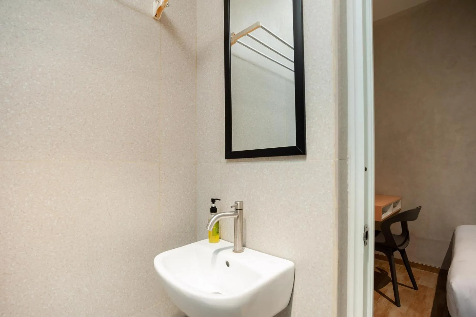 Superior Double Room in Sans Pasar Lama Tangerang