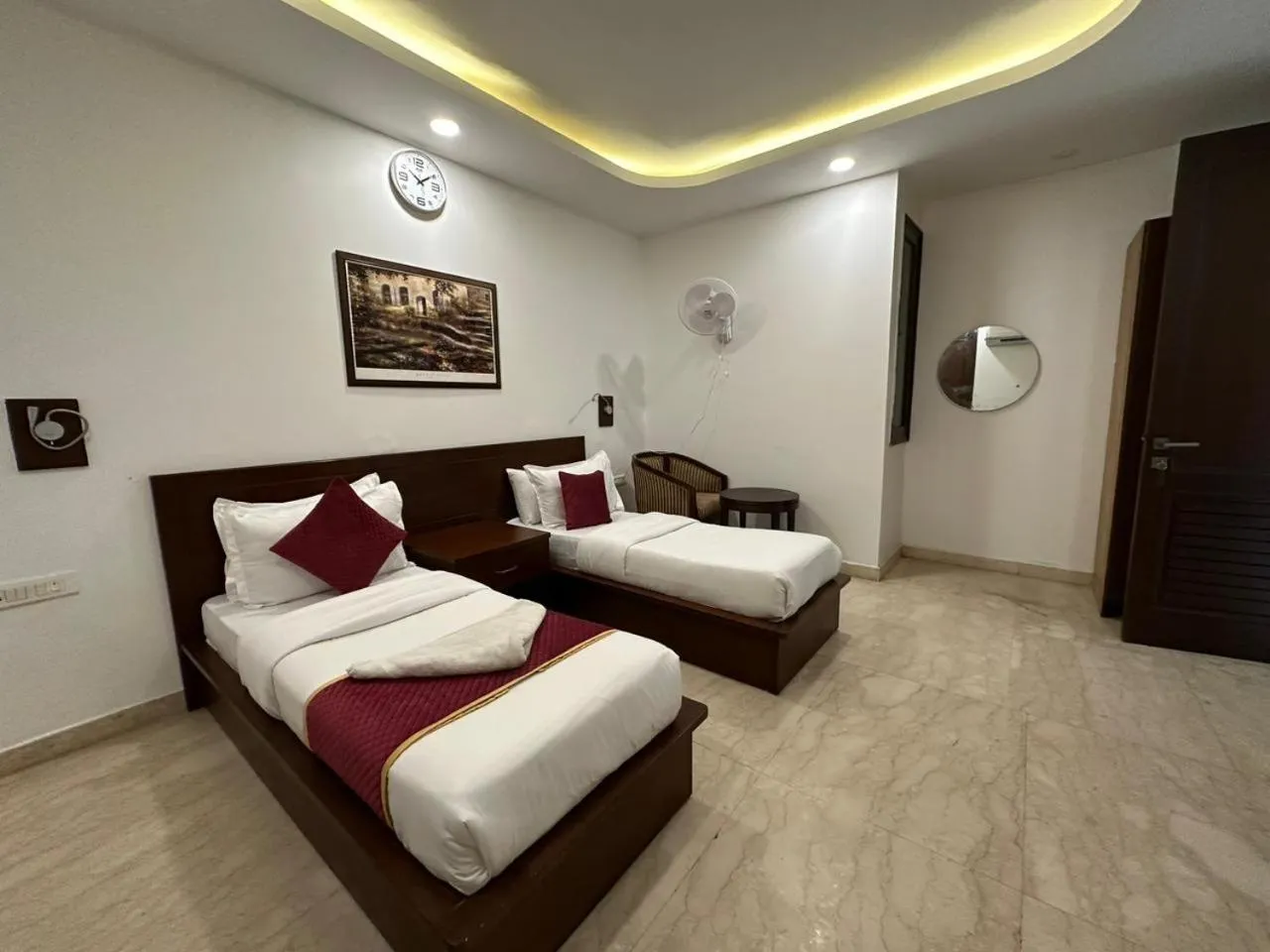 Deluxe Double Room (2 Adults + 1 Child) in Hotel The Imperio