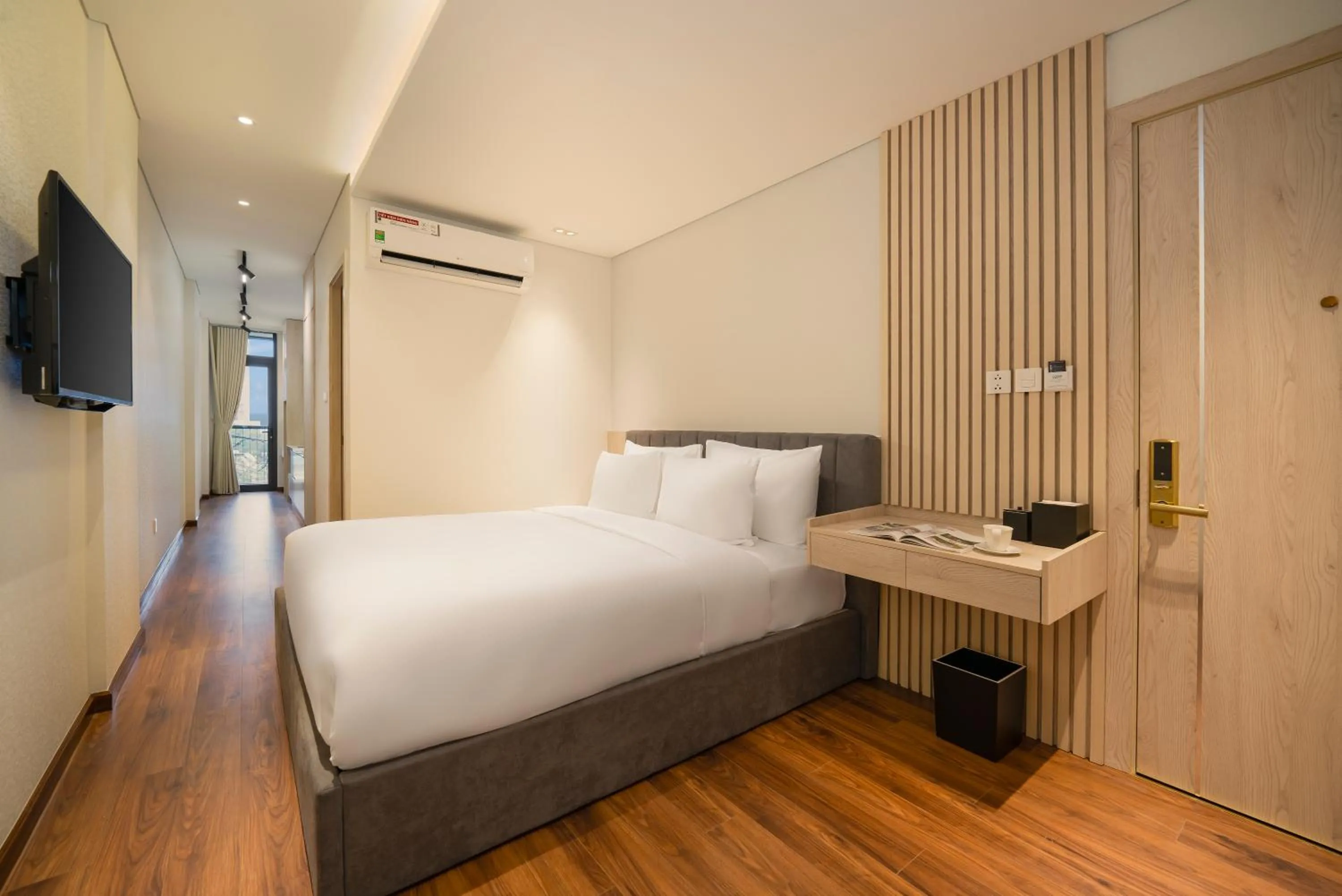 King Studio in Tashi Ocean Hotel & Apartment Da Nang - Free Gym Access