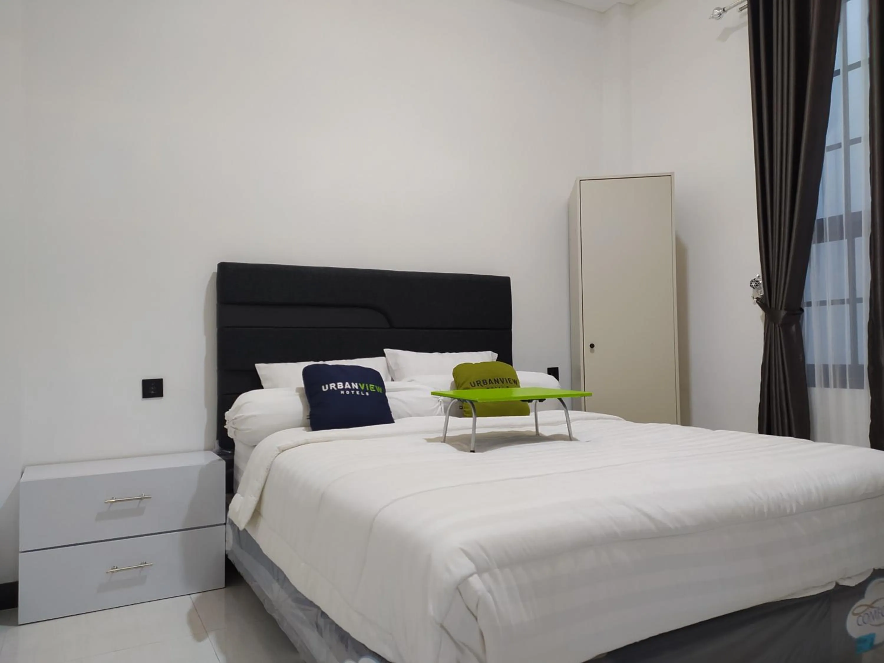 Superior Double Room in Urbanview Badran Residence Syariah Manahan