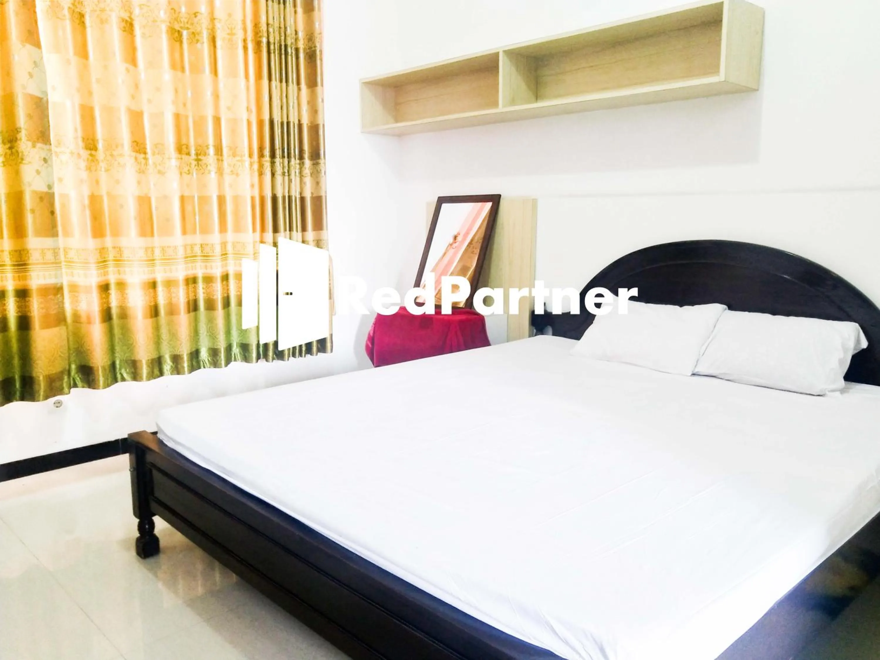 Deluxe Room in Riyani Residence At Jalan Ahmad Yani Pemalang Mitra RedDoorz