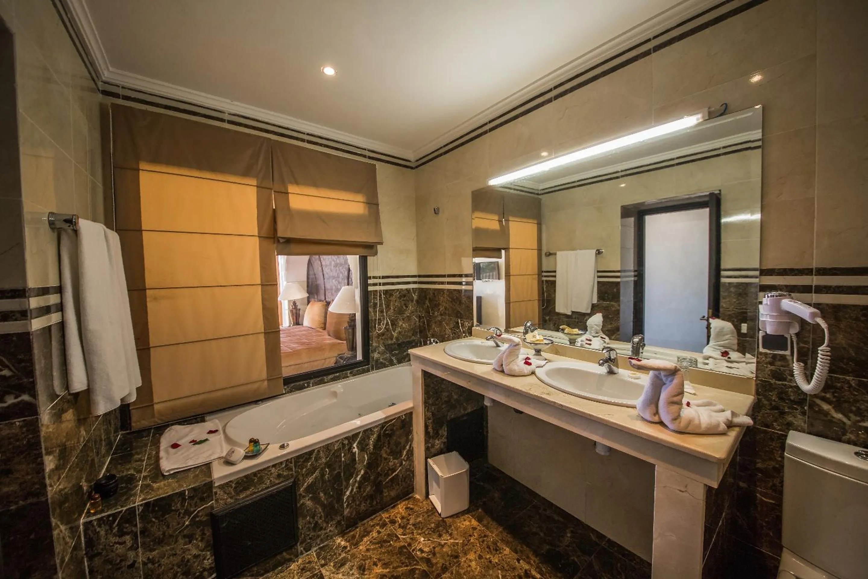 King Suite with Sea View in Hôtel Des Iles