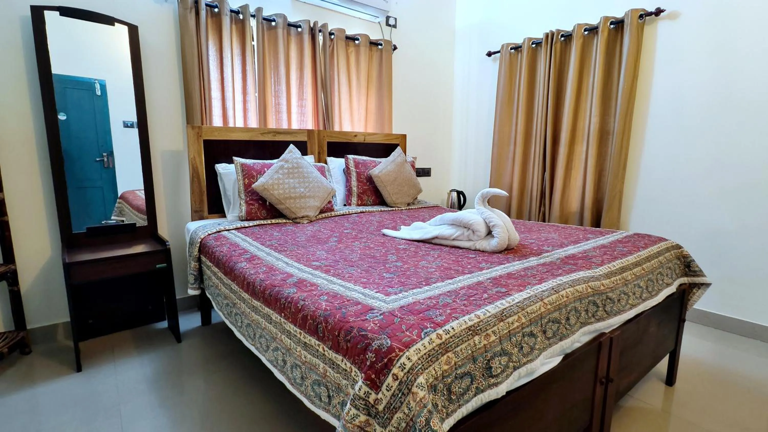 Deluxe Double Room with Balcony in Aryavilla Heritage