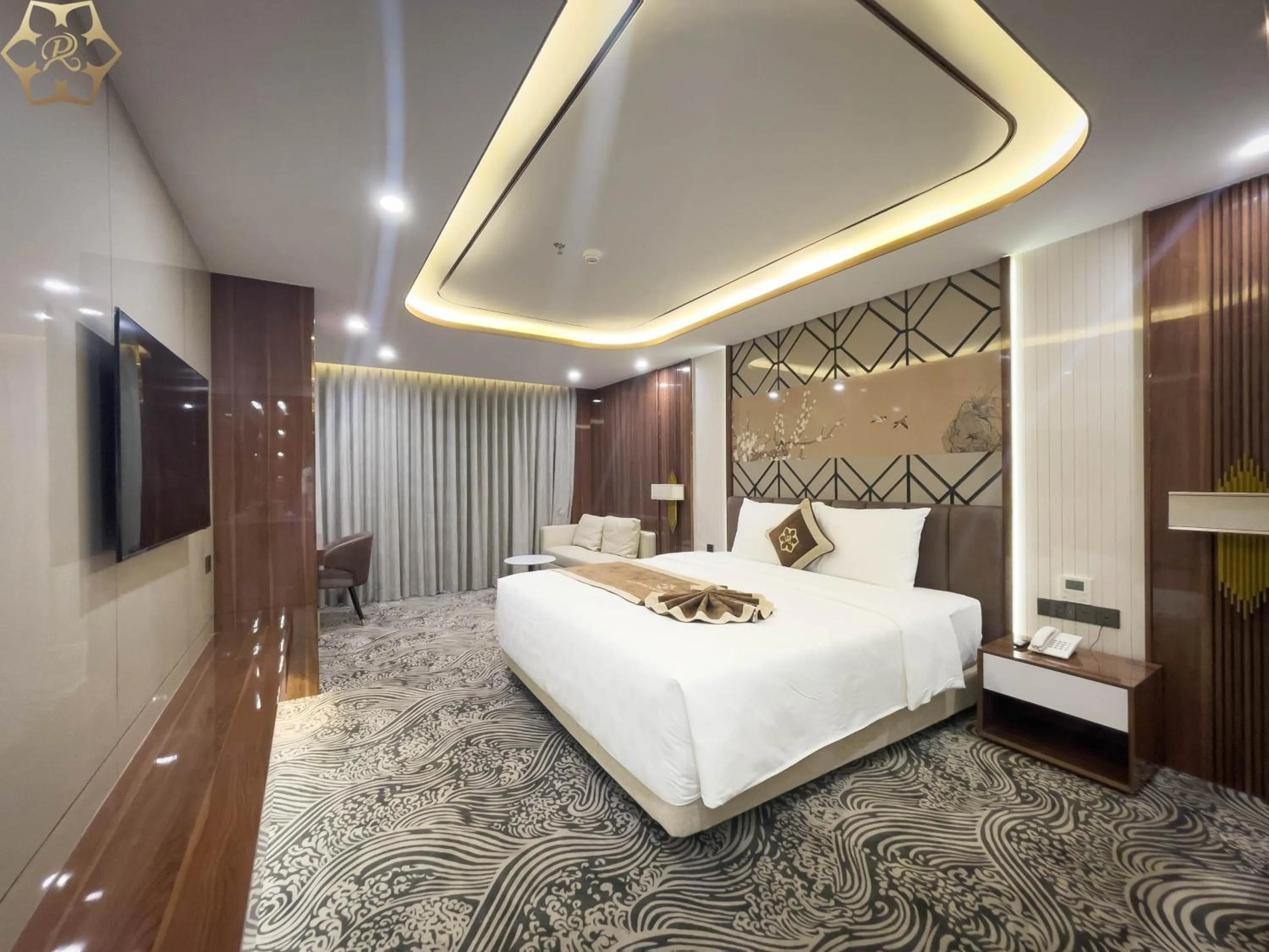 Deluxe King Room in Cửa Đông Luxury Hotel