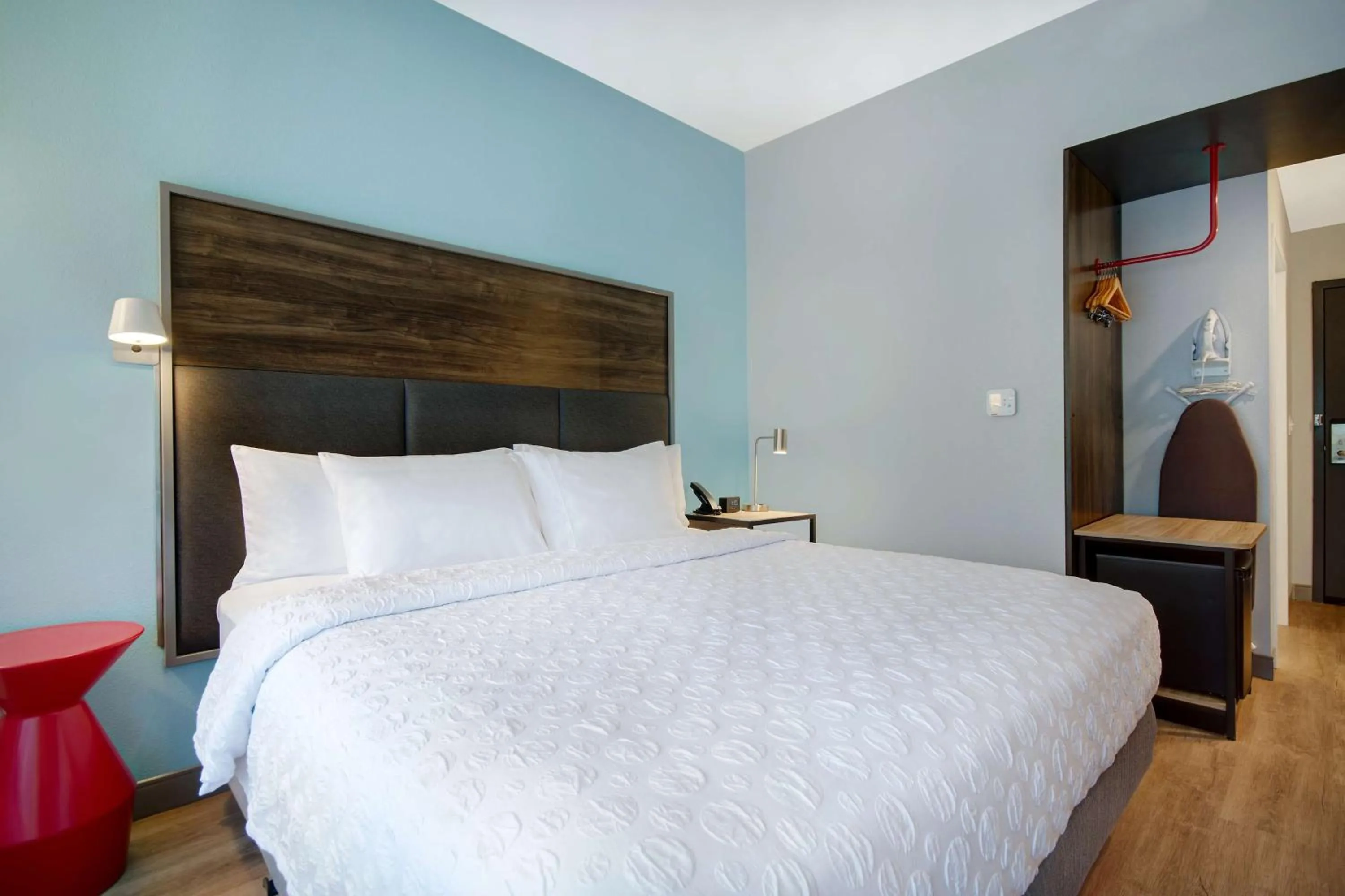 King Room with Walk-In Shower in Tru By Hilton Wake Forest Raleigh North