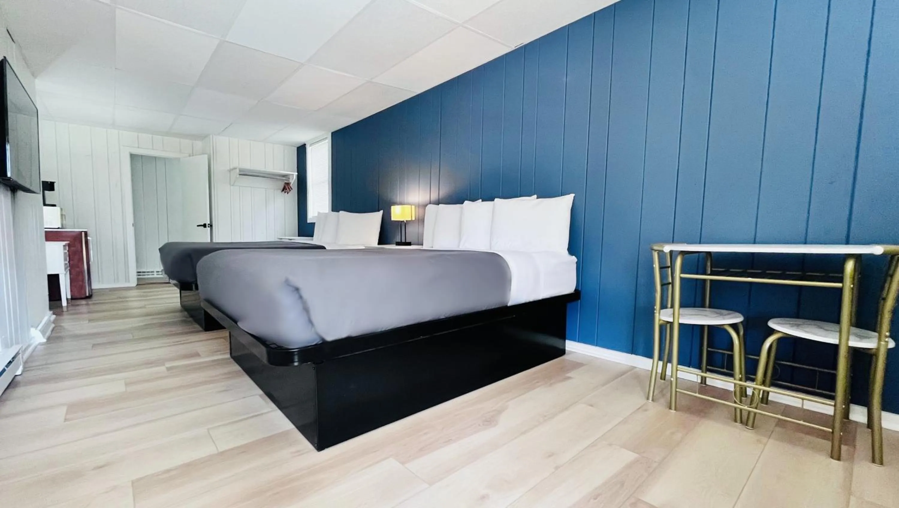 Two Queen Beds Nonsmoking Northside in Motel Luzerne