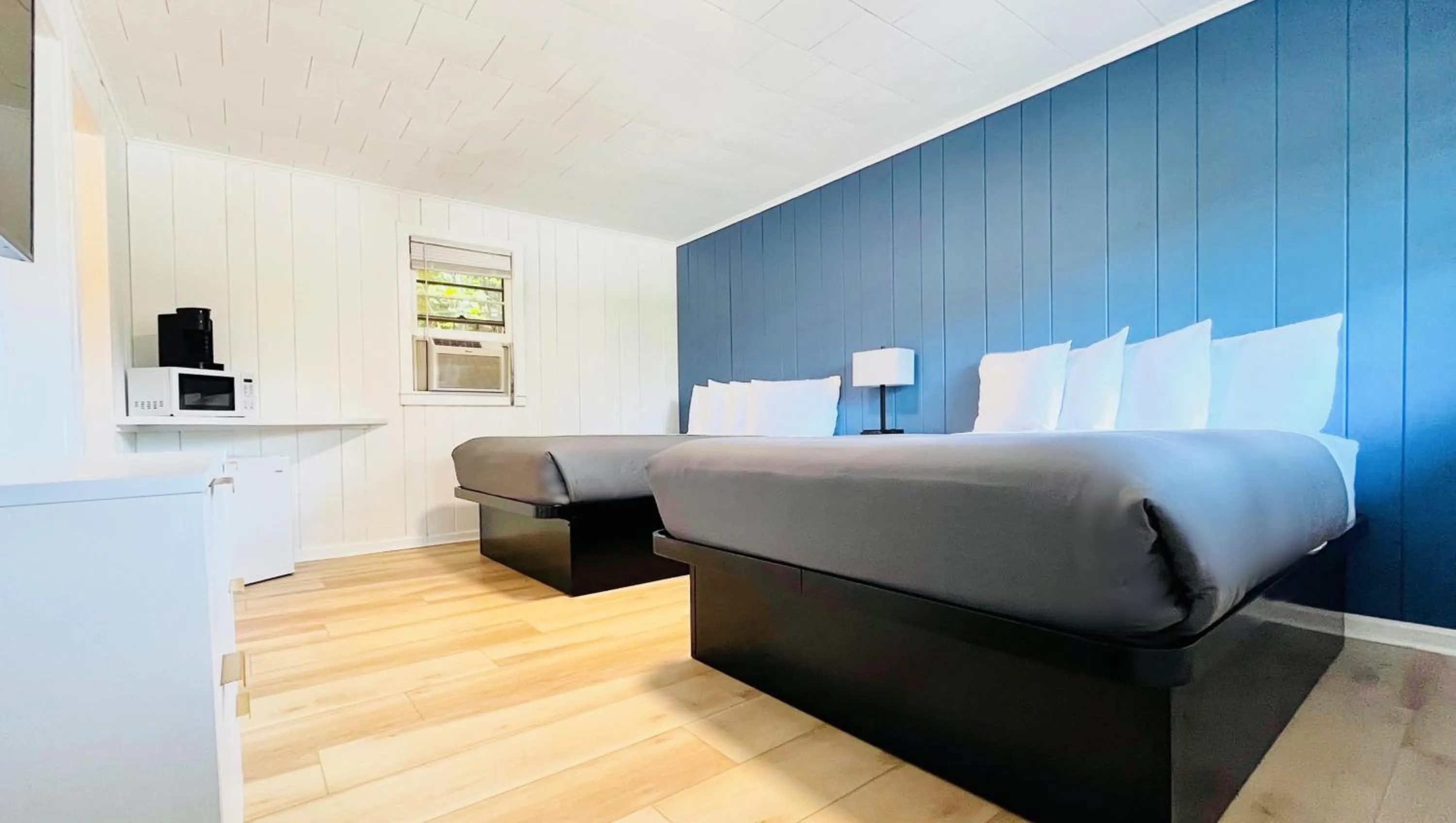 Two Full Beds Nonsmoking Northside in Motel Luzerne