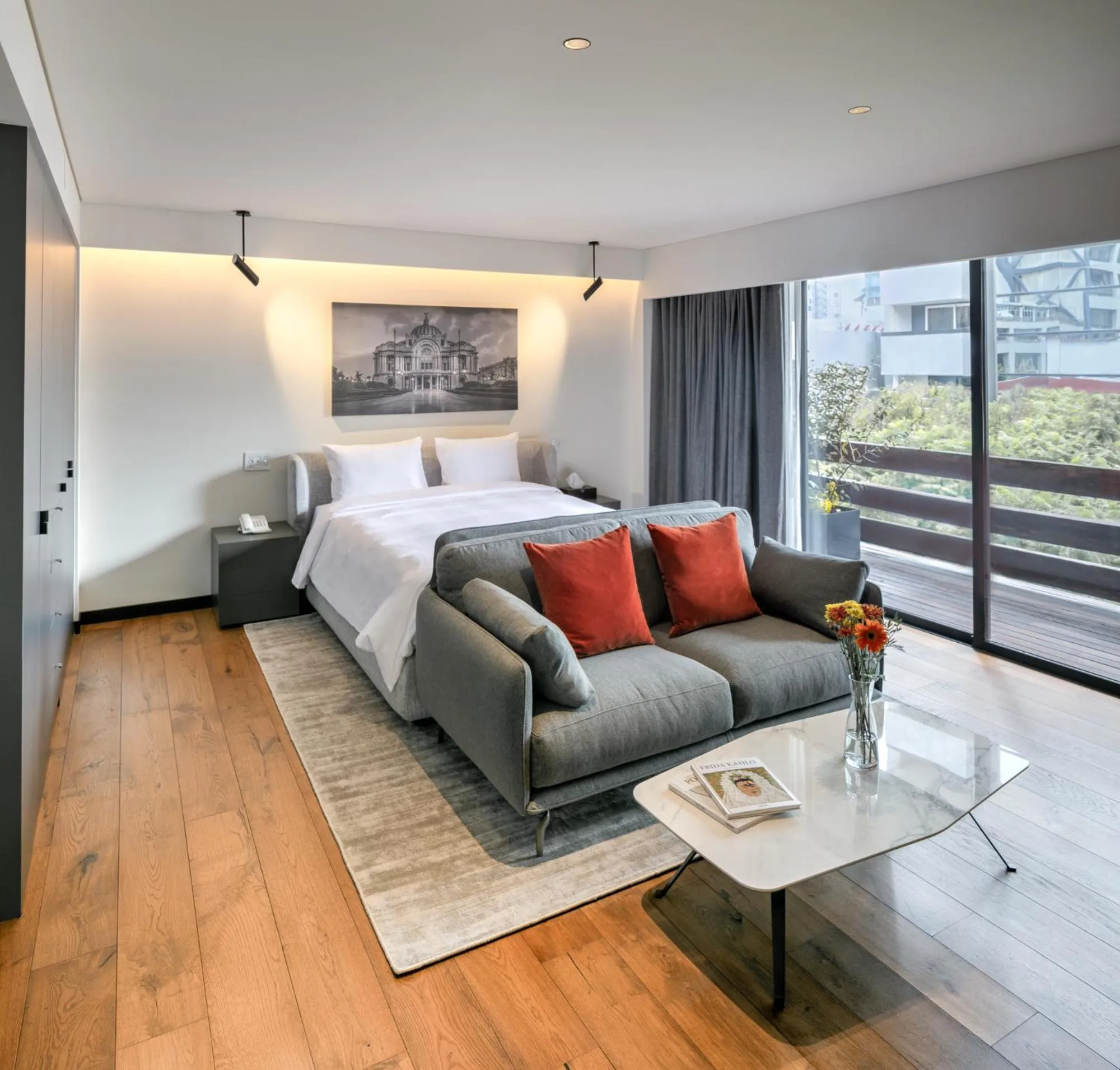 Suite with Balcony in Amberes 64, an Ascend Collection Hotel