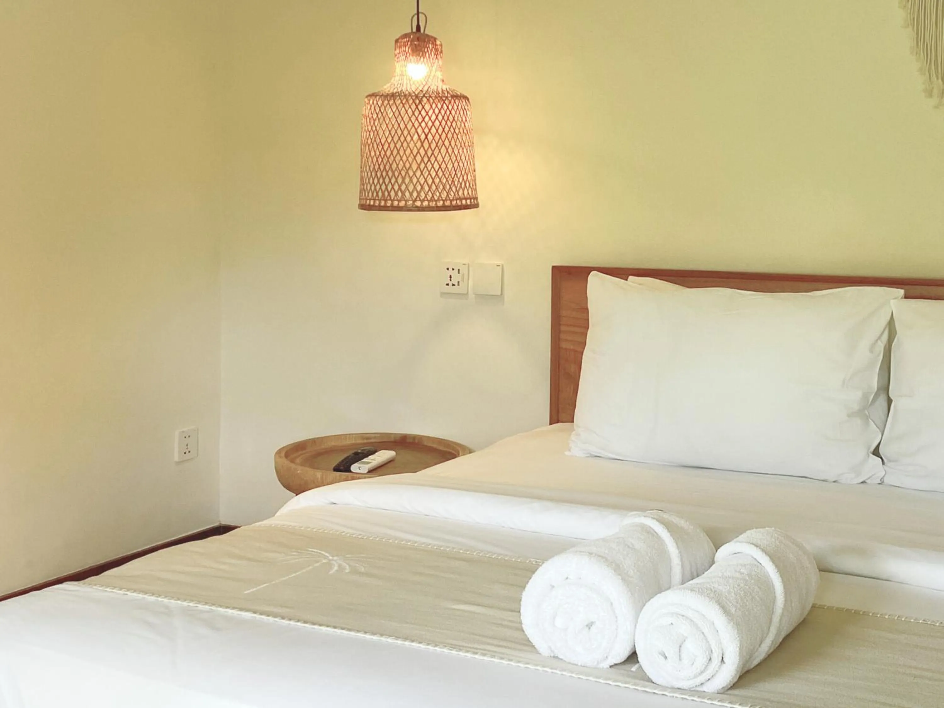 Deluxe Queen Room in White Penny Hostel