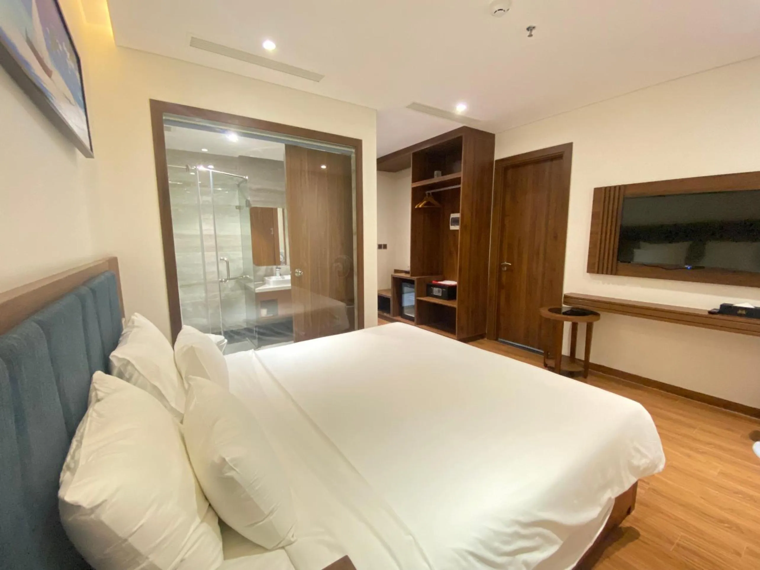 Superior Double Room with No Window in Ruby Star Da Nang - Central My Khe Beach