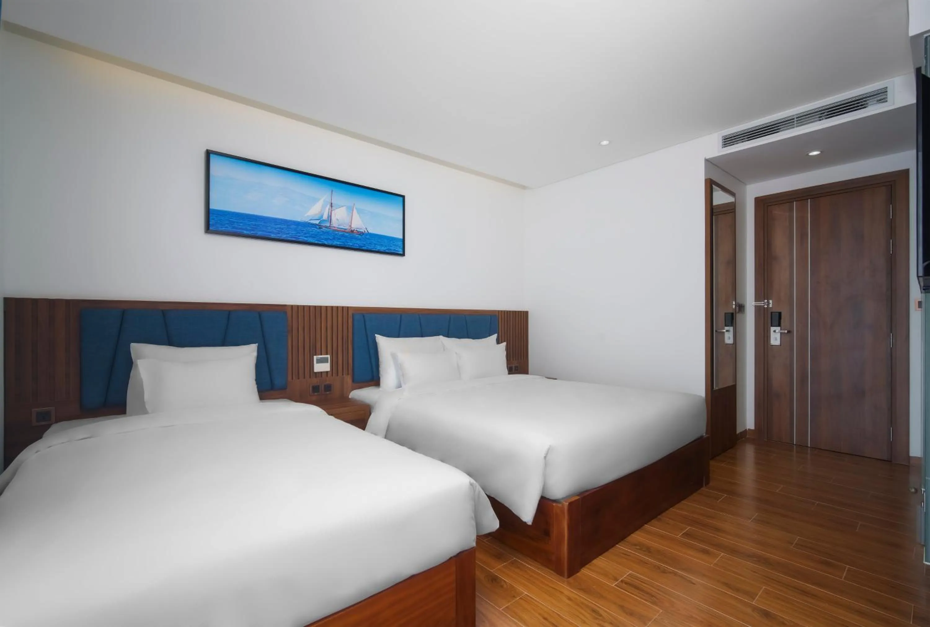Connecting Room Suite - 7pax in Ruby Star Da Nang - Central My Khe Beach