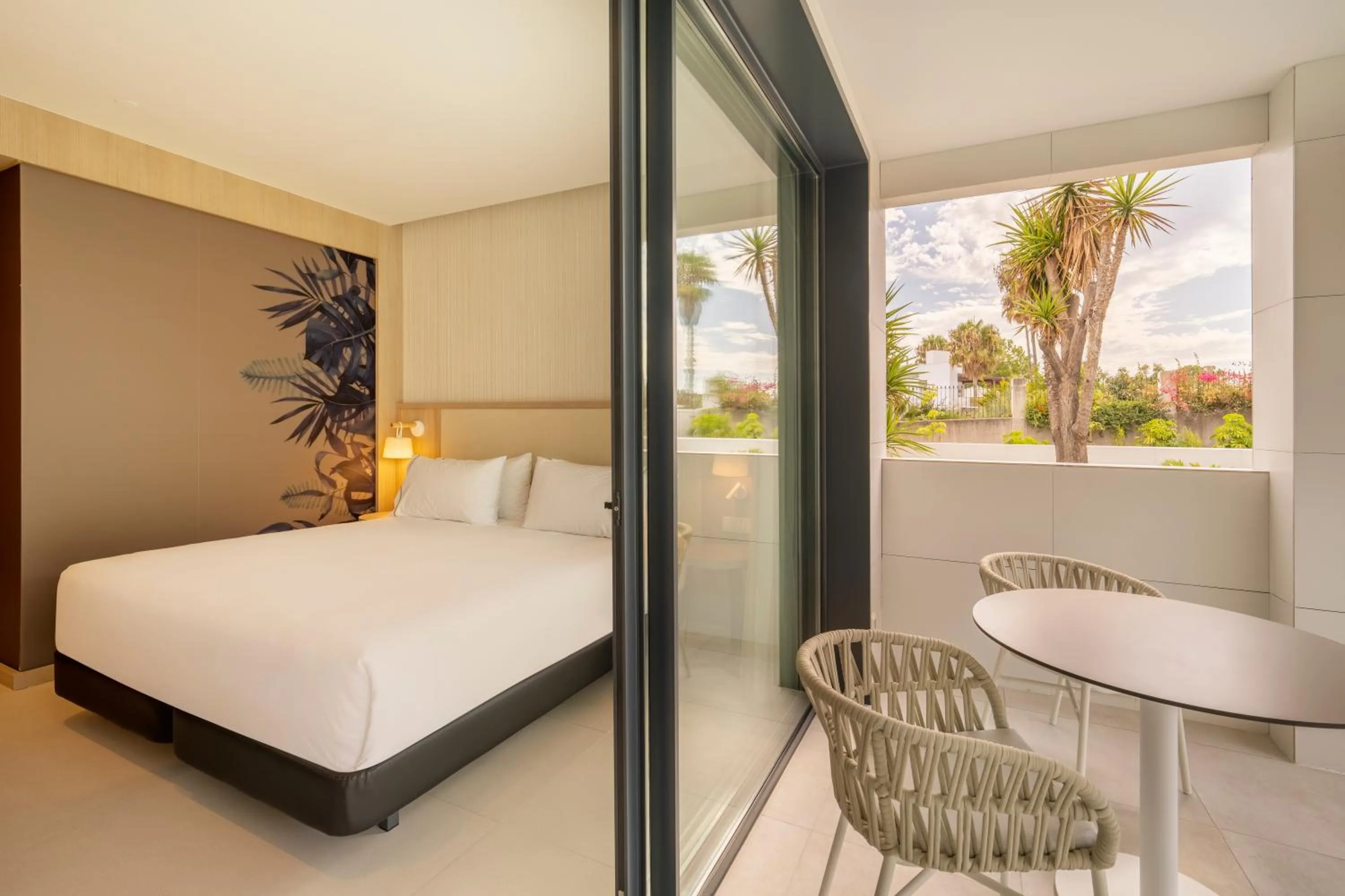 Deluxe Double Room with Sea View in Eurostars Oasis Marbella