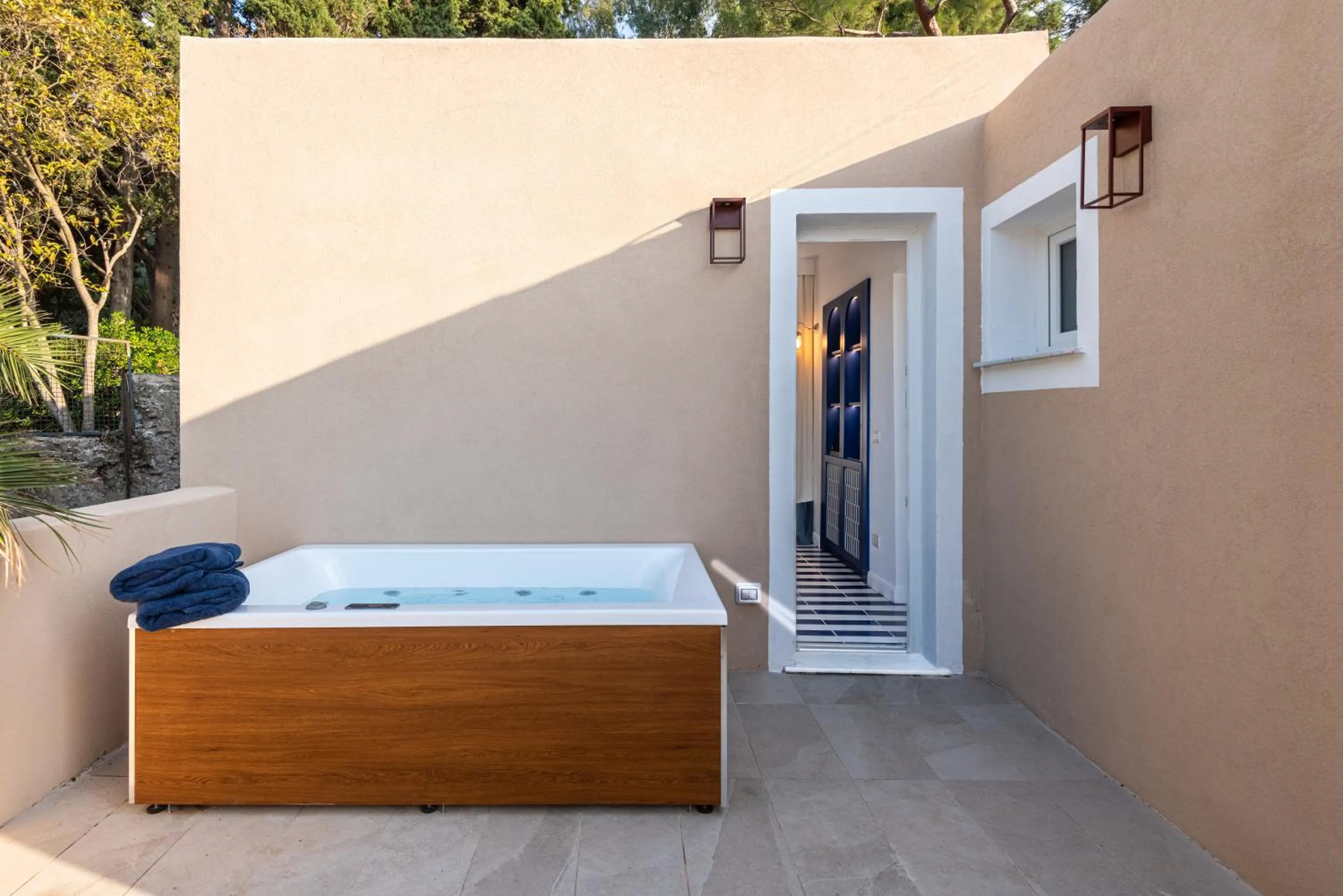 Suite with Hot Tub on Terrace in Villa Lia Hotel Capri