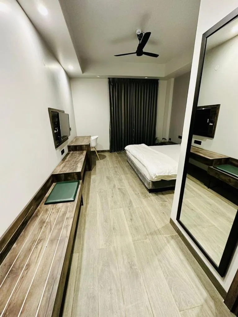 Superior Double Room - single occupancy in Mod Avenue