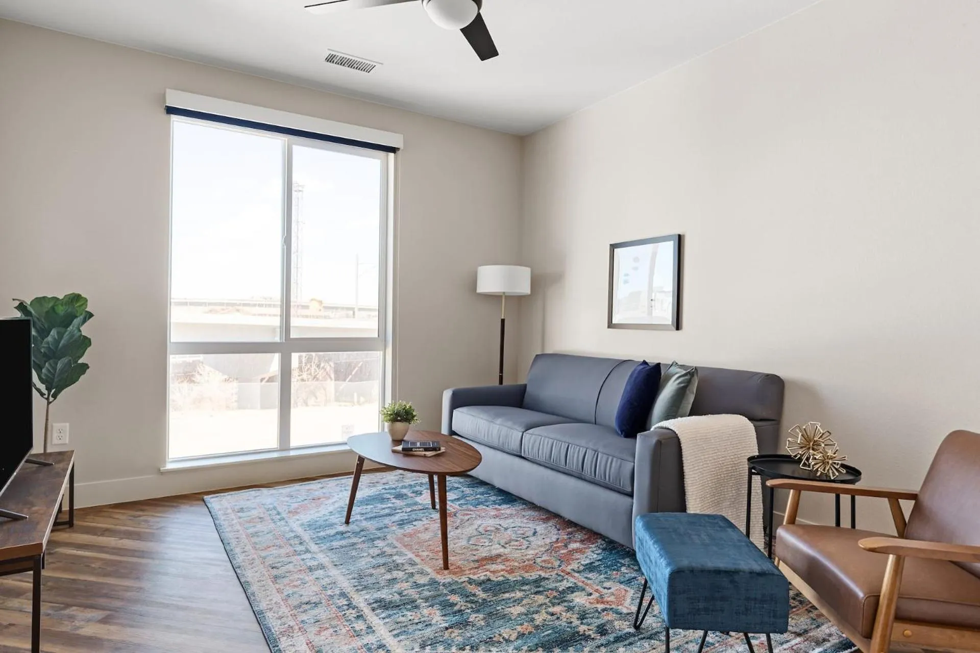 Three-Bedroom Apartment (Self Check-in with Virtual Front Desk) in Kasa Rino Denver