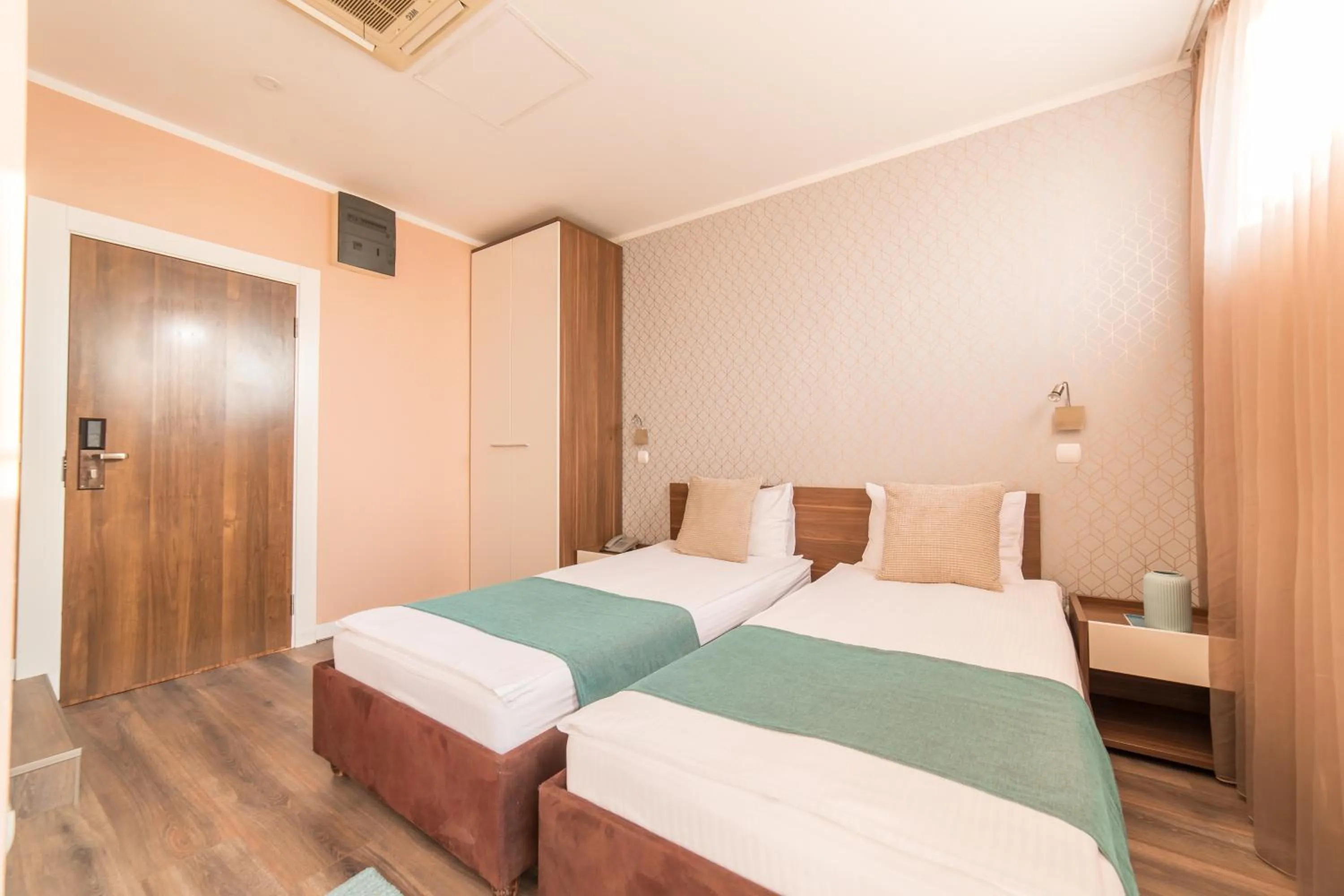 Standard Twin Room in Balkan Hotel Garni