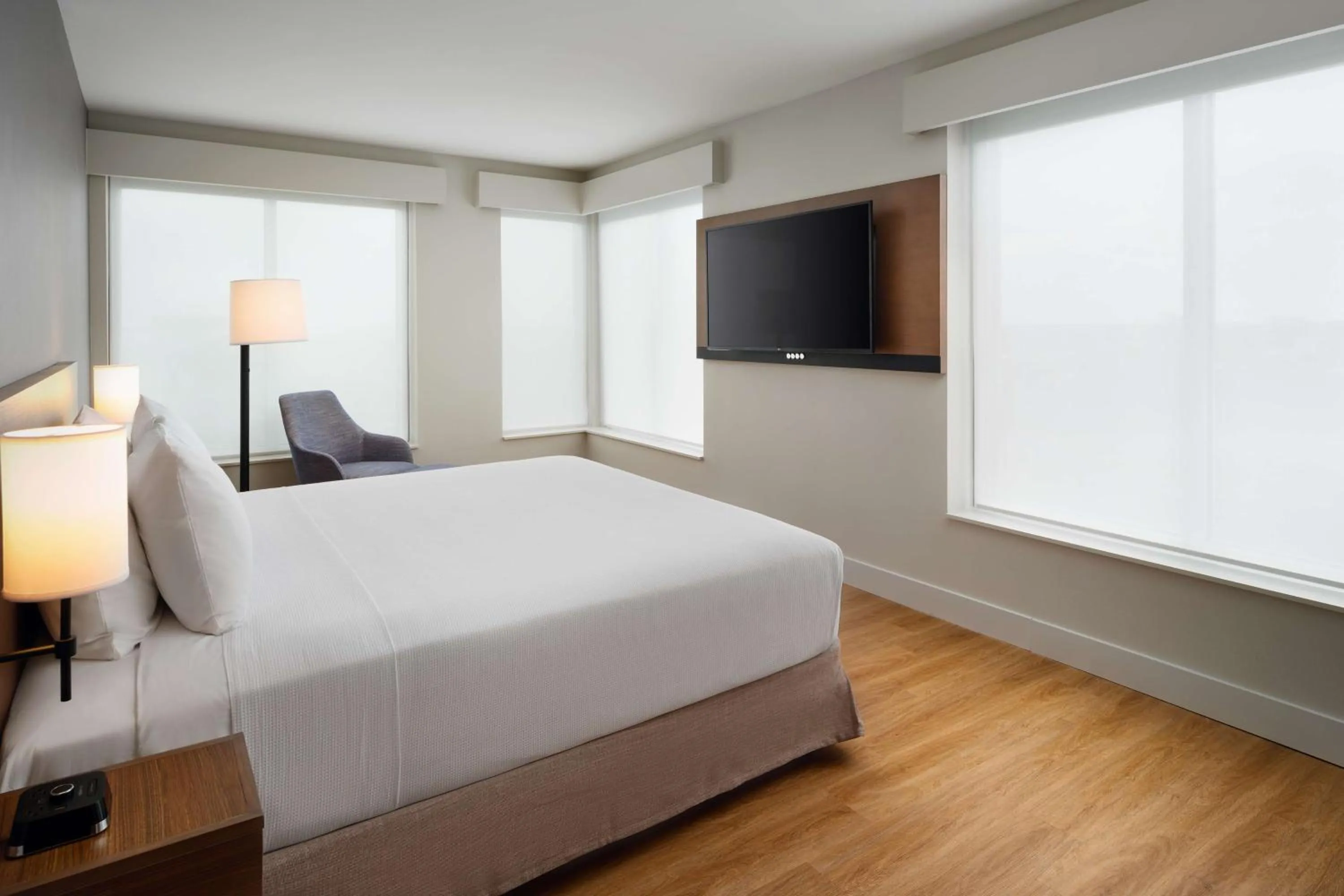 King Suite with Sofa Bed and Accessible Tub in Hyatt Place Melbourne Airport, Fl