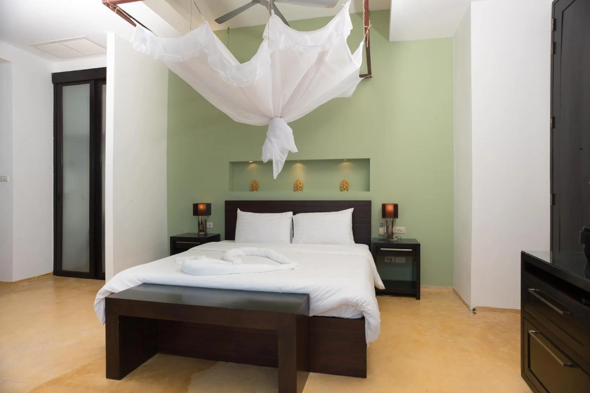 Deluxe Queen Room in Mandalai Hotel