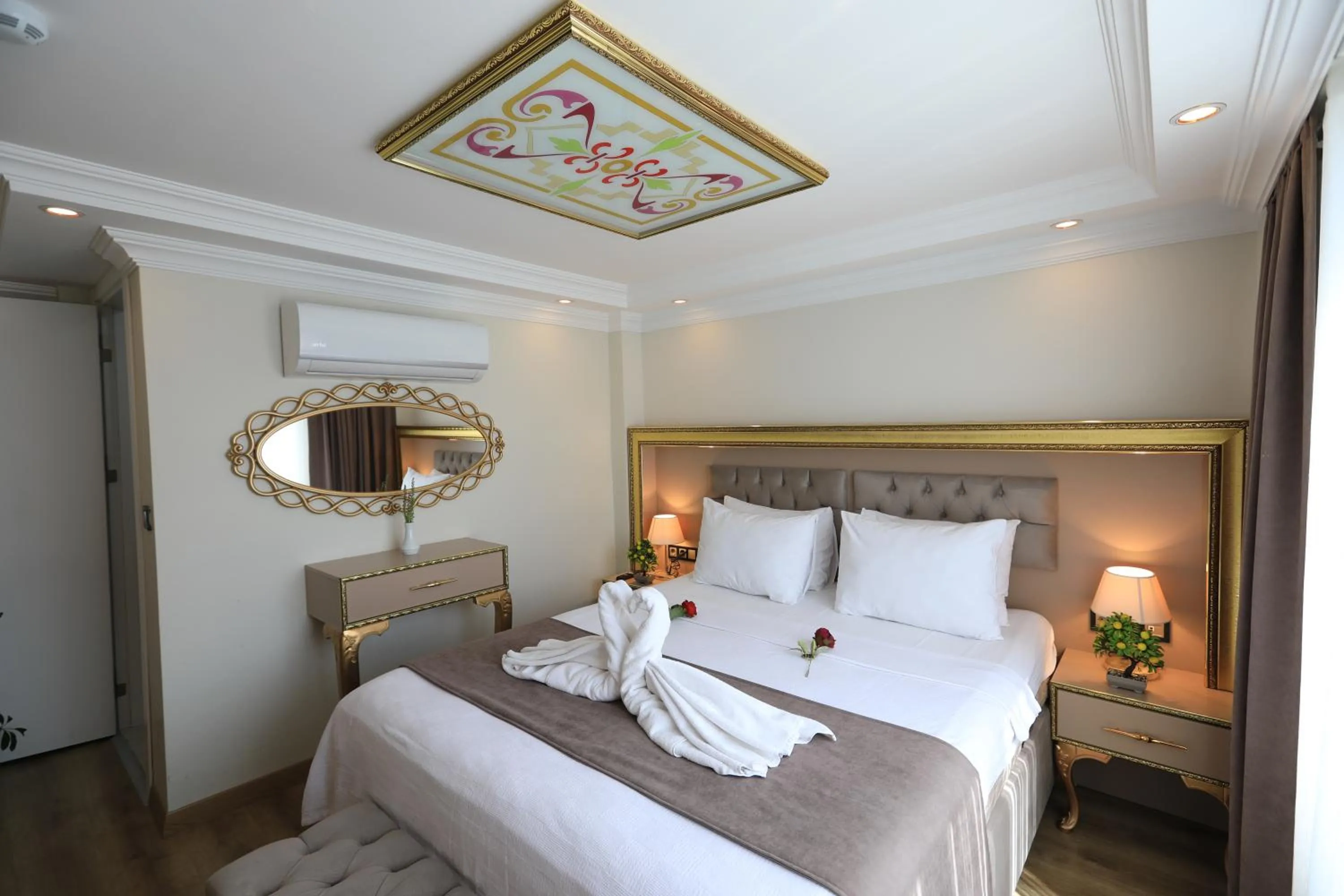 Large Double Room in Blue Zerzevan Konak Hotel