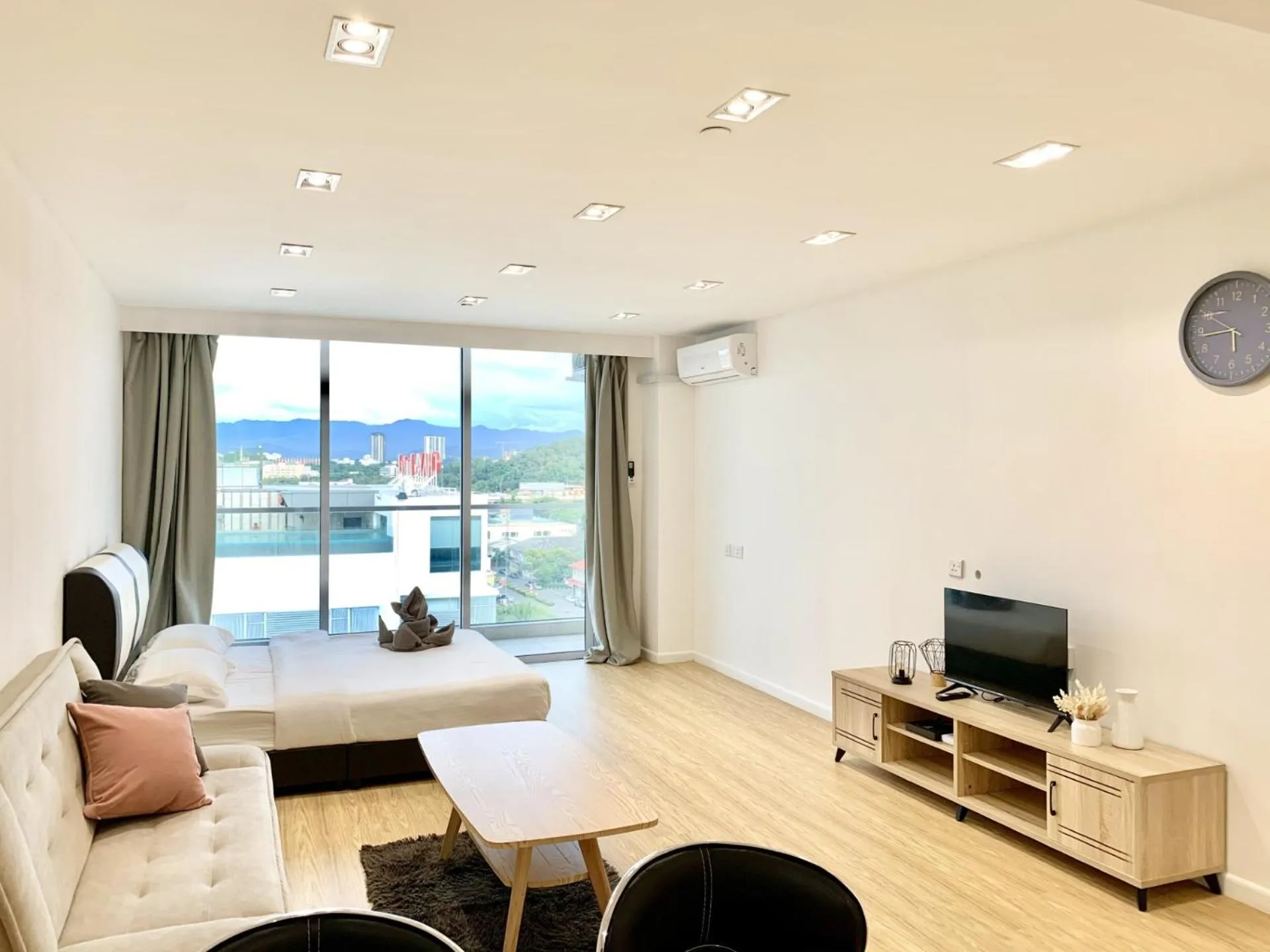 Deluxe Queen Studio  in Deco Home @ Aru Suites