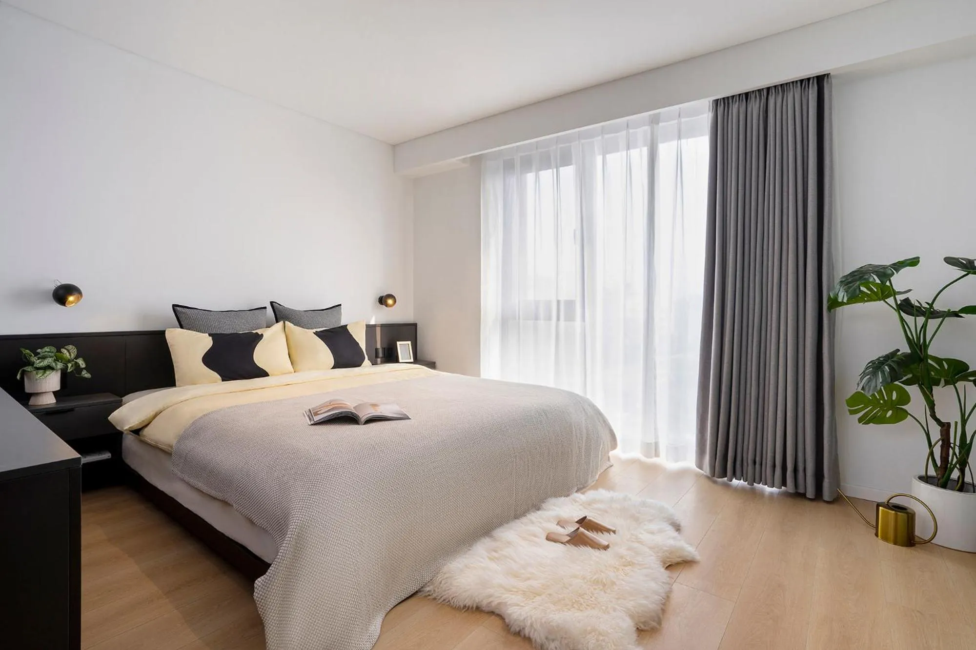 Exquisite One Bedroom Apartment (free coffee, washing machine, kitchen, specious living room, can add an extra bed and additional fee is CNY380 per day) in base-Beijing Wangfujing Serviced Apartment- in Hutong &Bike rental &Close to Forbidden City, Tian'anmen Square &Subway nearby &Free coffee &Washing machine,Kitchen &Restaurant discount &English speaking &High speed free WiFi