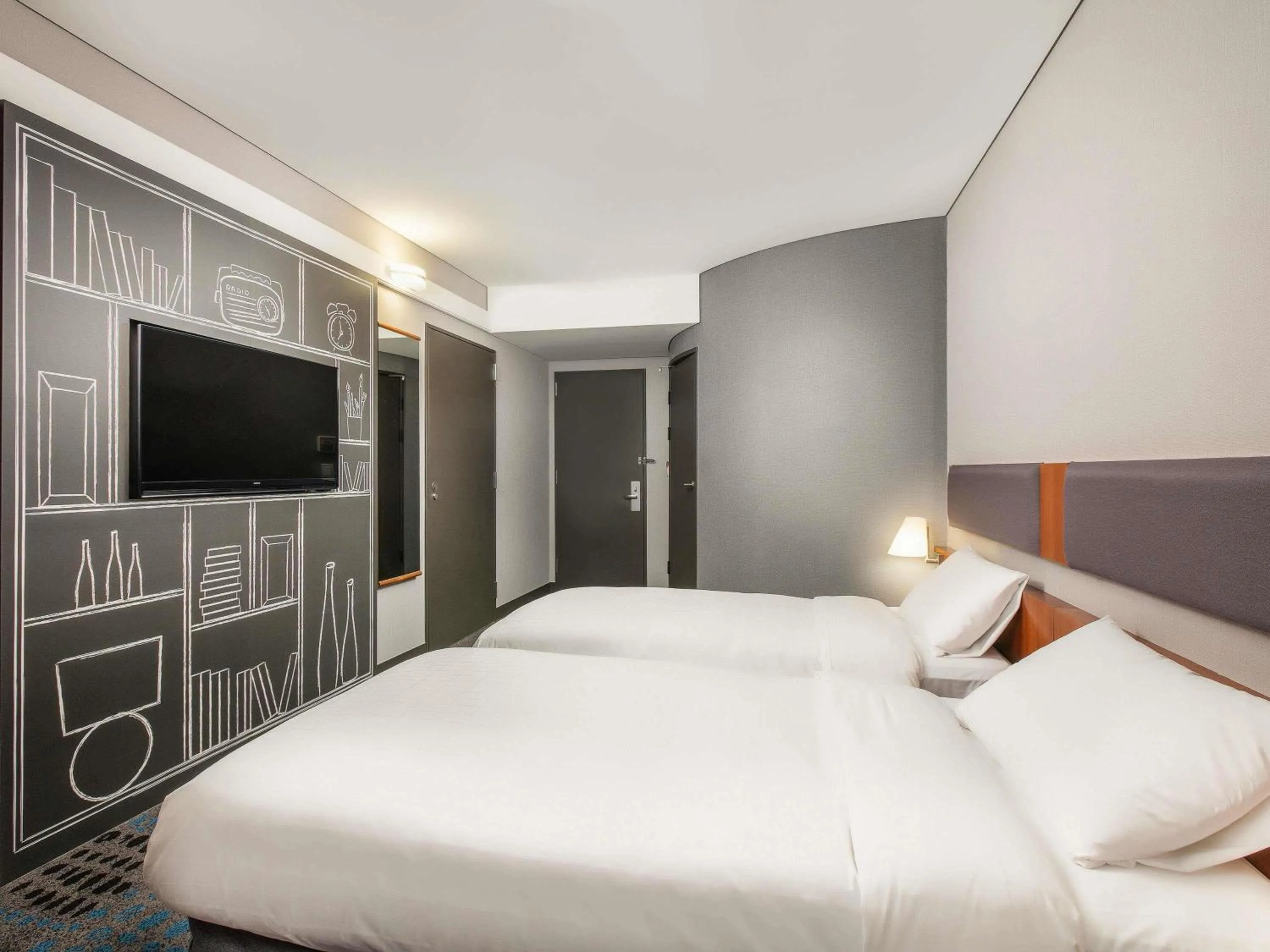 Standard Twin Room in Ibis Ambassador Myeongdong