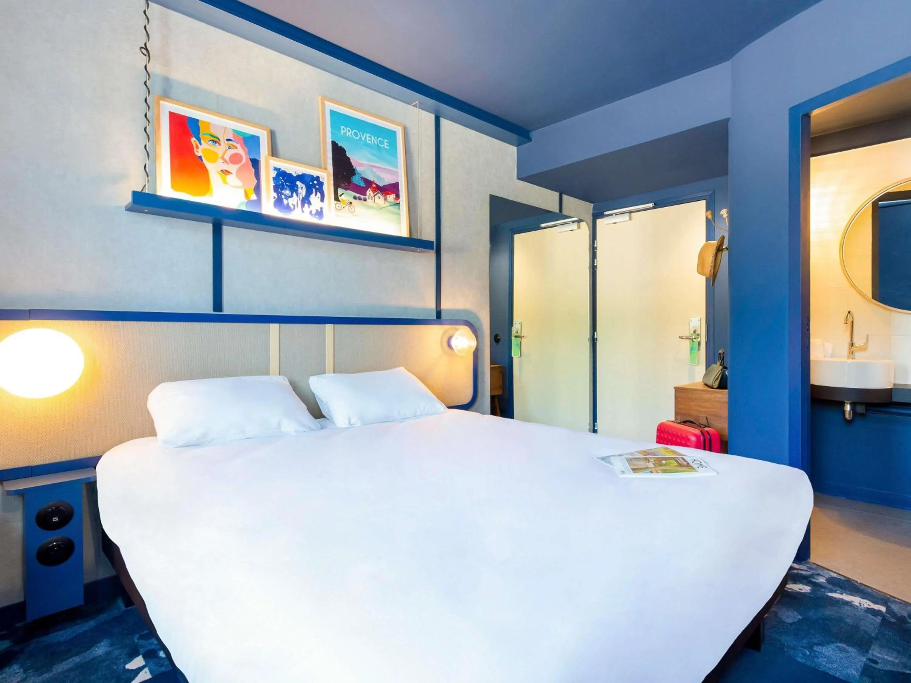 Pop Room with One Double Bed in greet hotel Salon de Provence