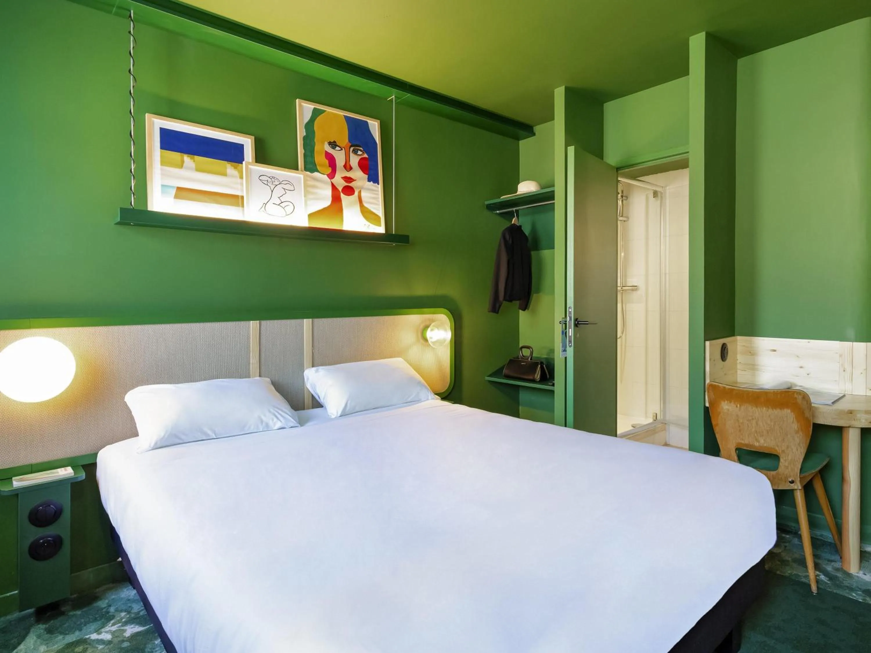 Pop Room with One Double Bed in greet hotel Salon de Provence