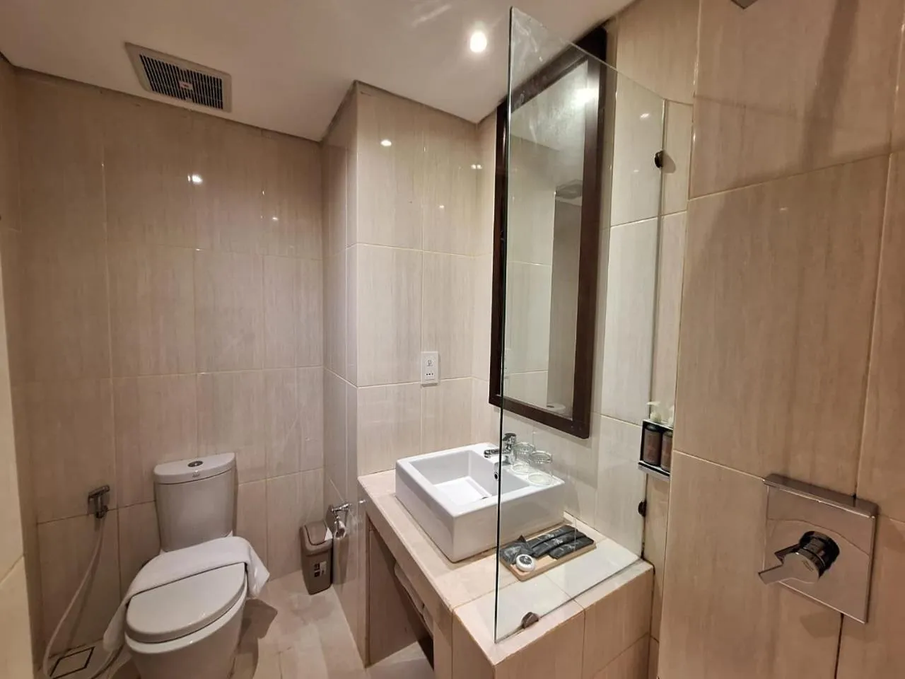 Deluxe Twin Room in Horison Kuta Bali