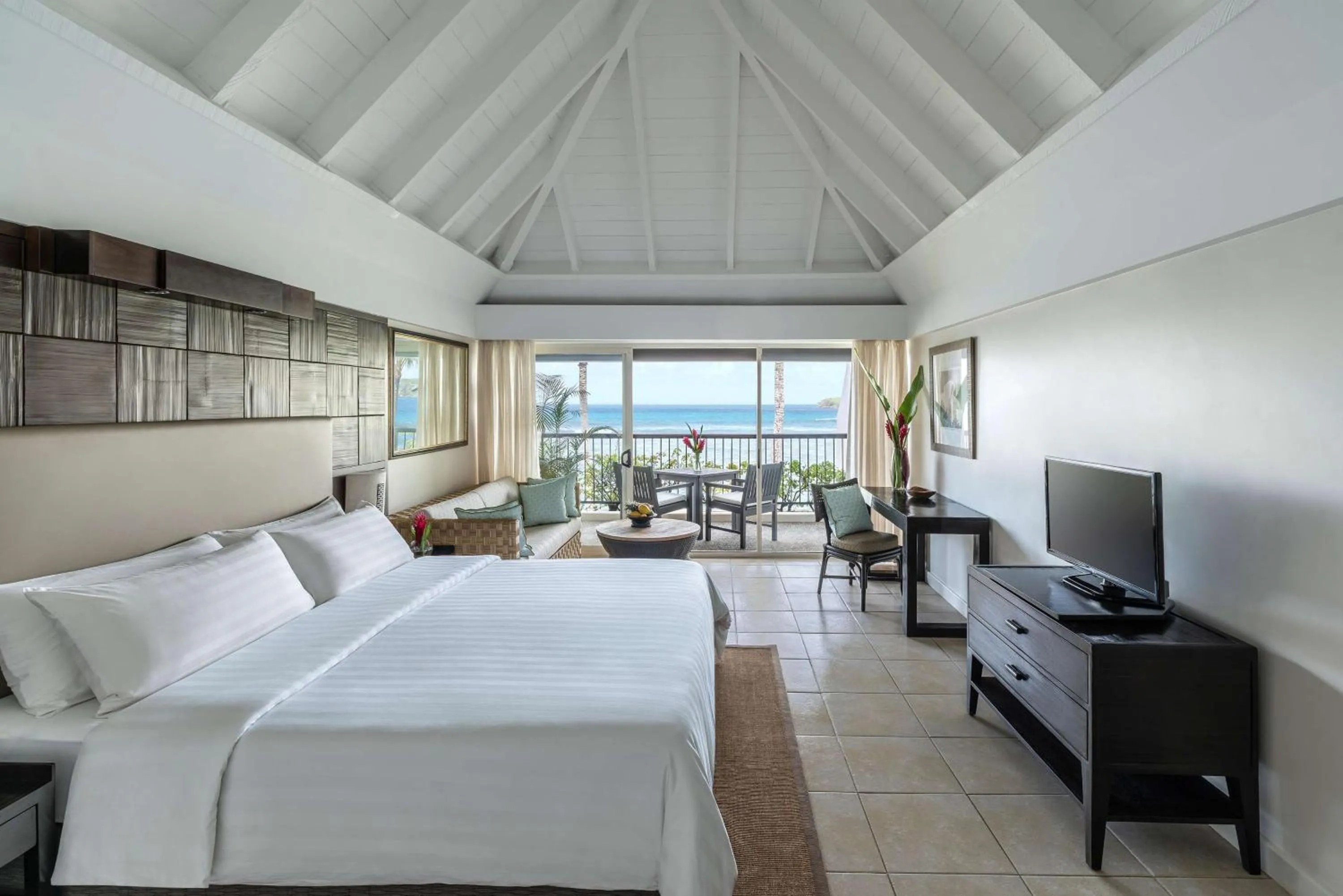 Ocean Terrace King Room in Shangri-La Yanuca Island, Fiji