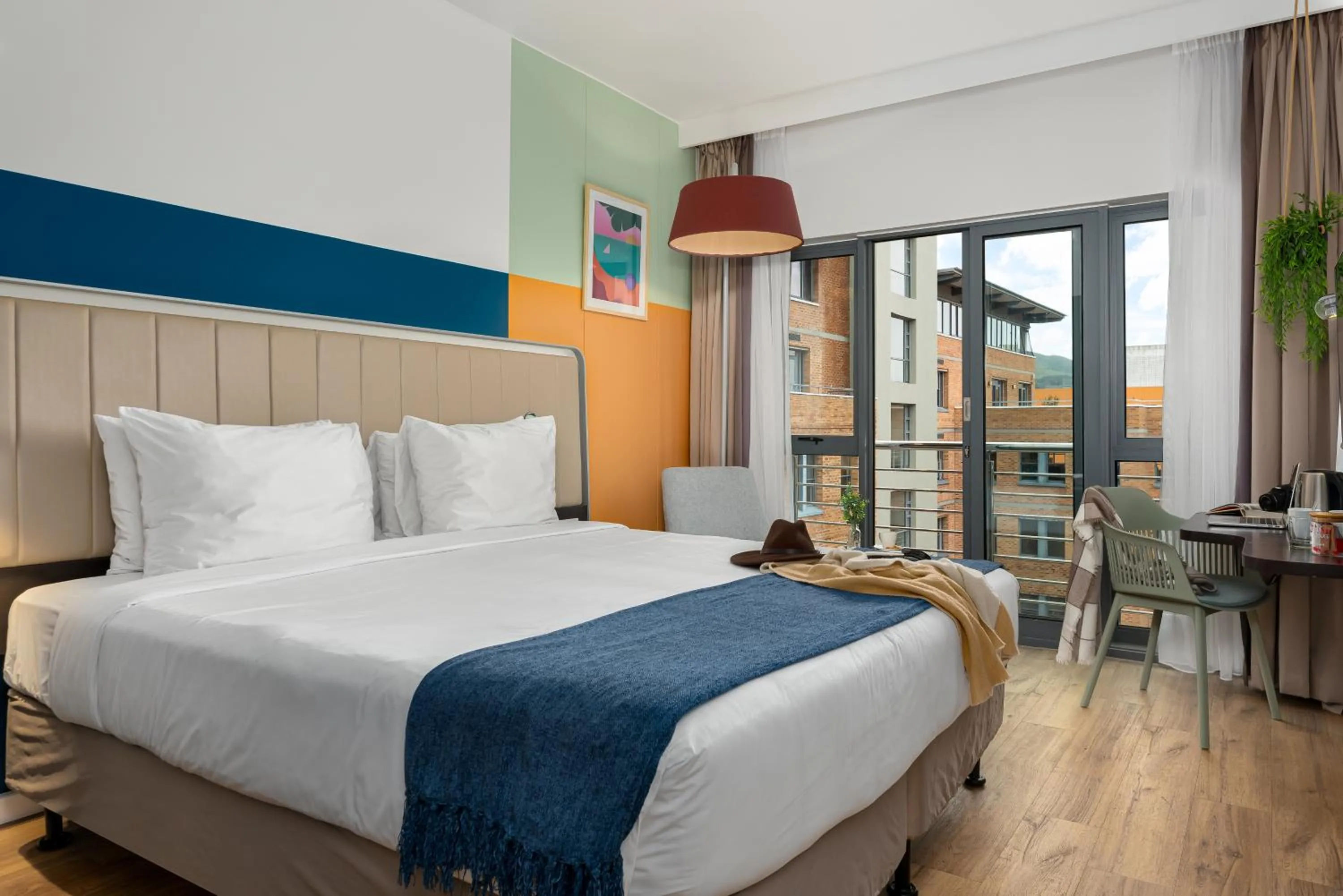 Deluxe Double Room in Neighbourgood Newlands