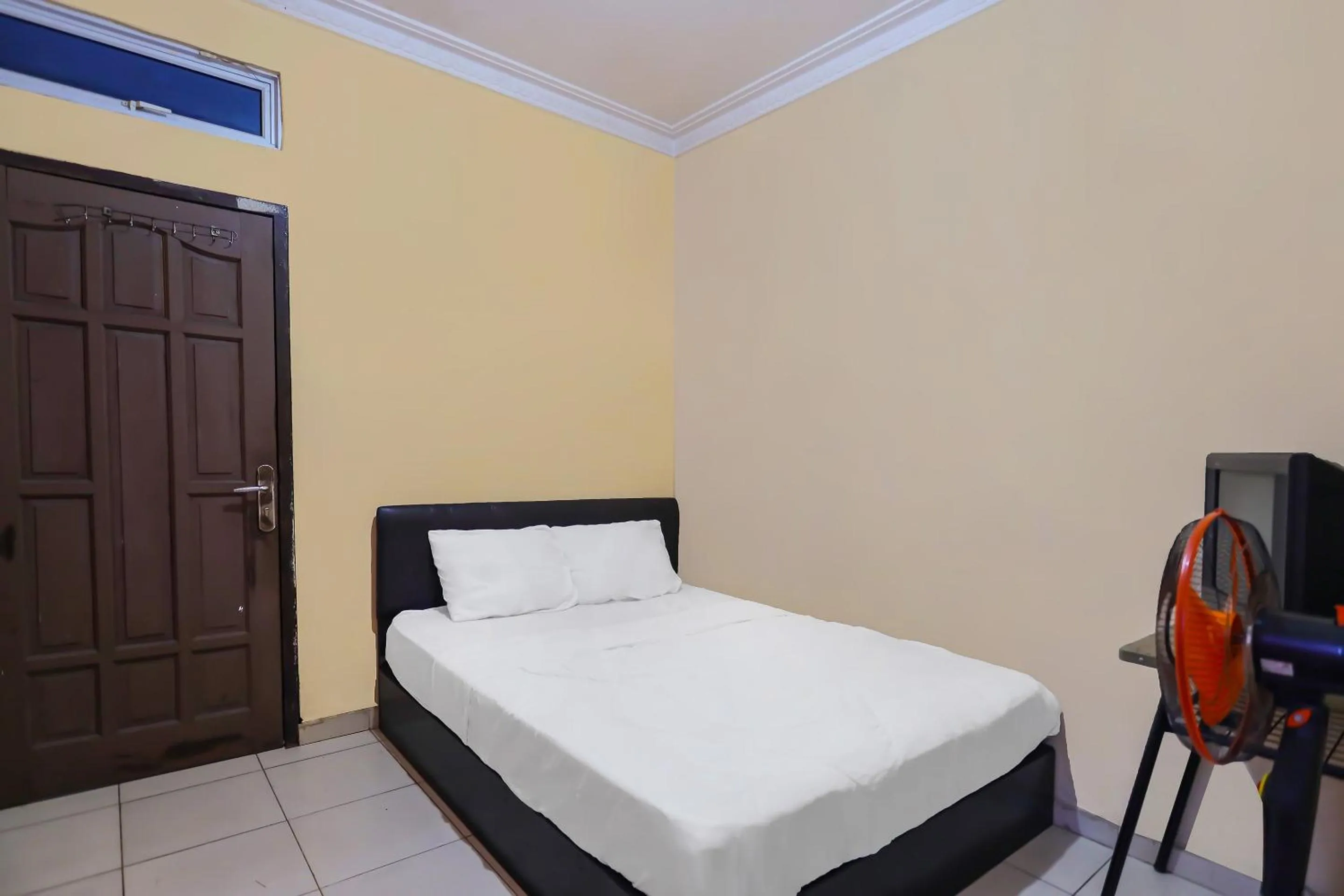 Budget Double Room in Hotel O Pelita Satu