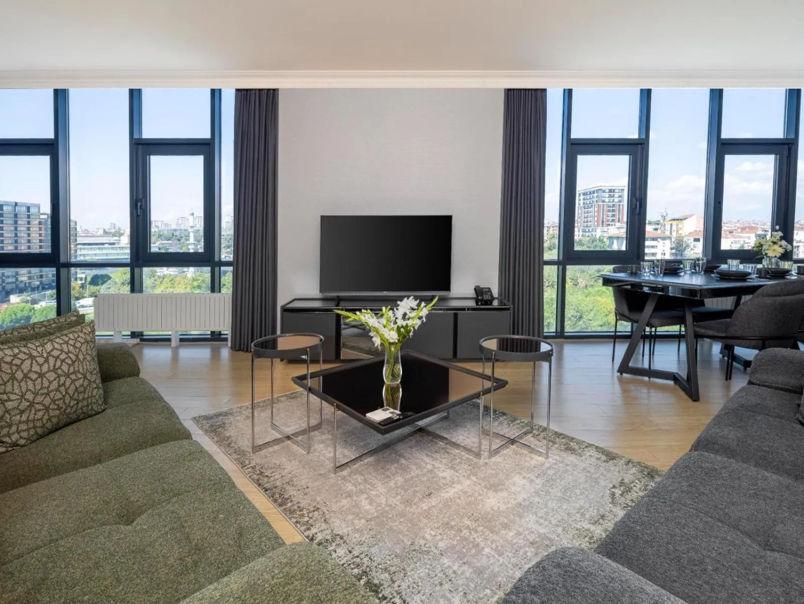 Three Bedroom Corner with City View in Mayar Residence Hotel