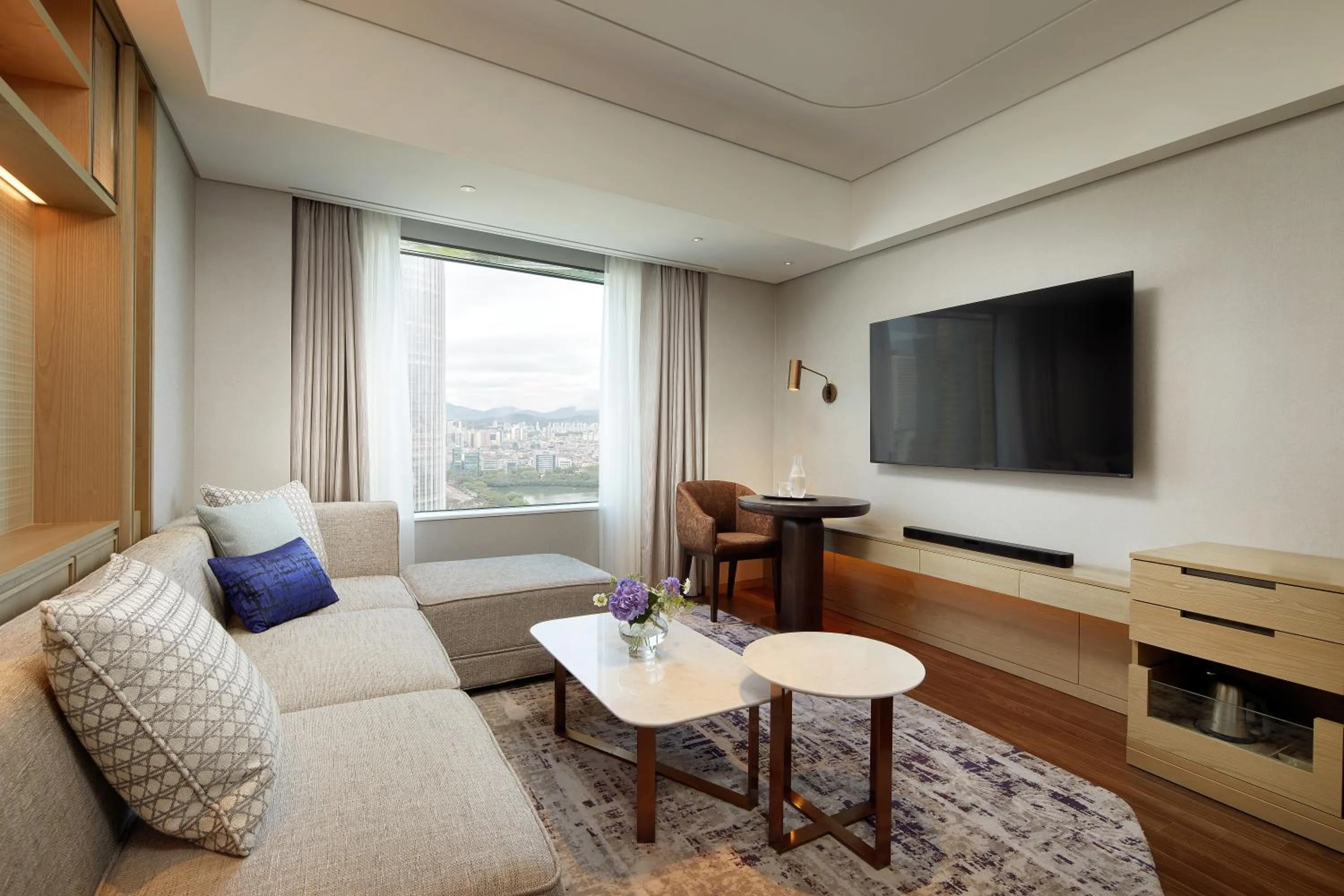 Junior Suite Family Twin in Lotte Hotel World