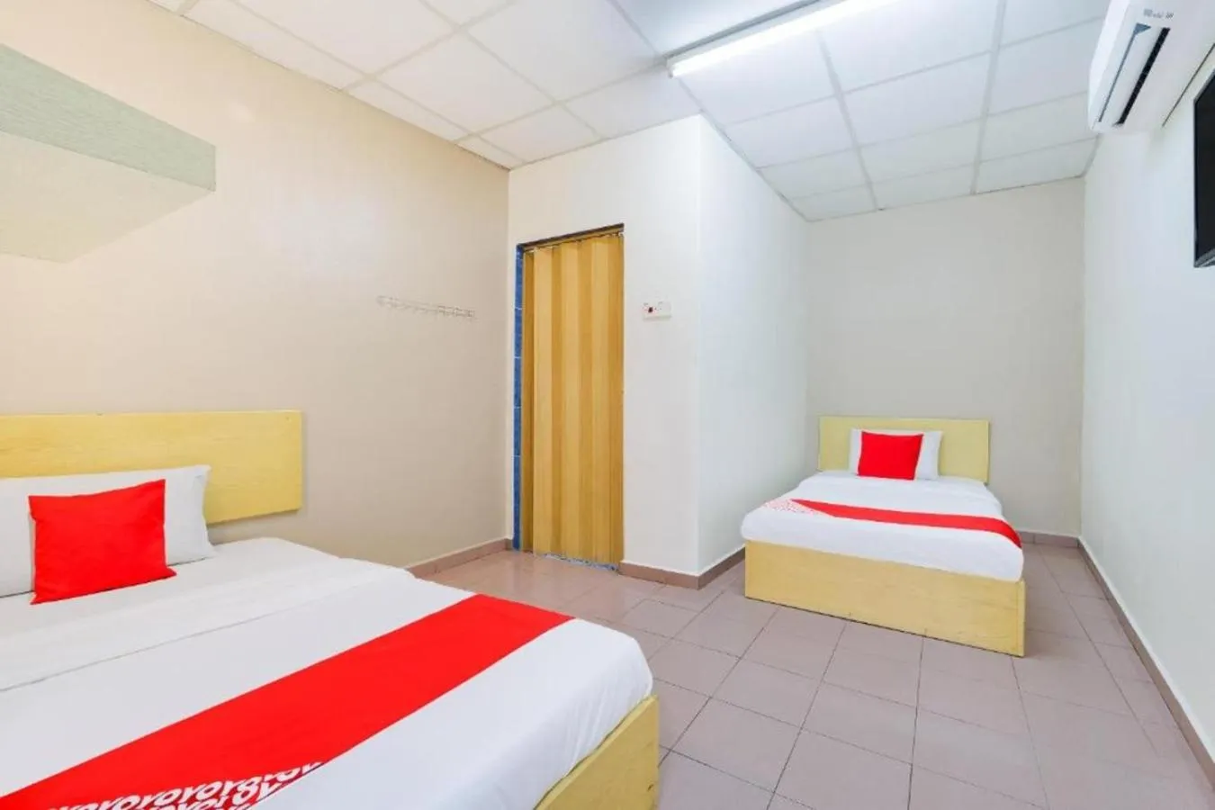 Standard Twin Room in CP Hotel