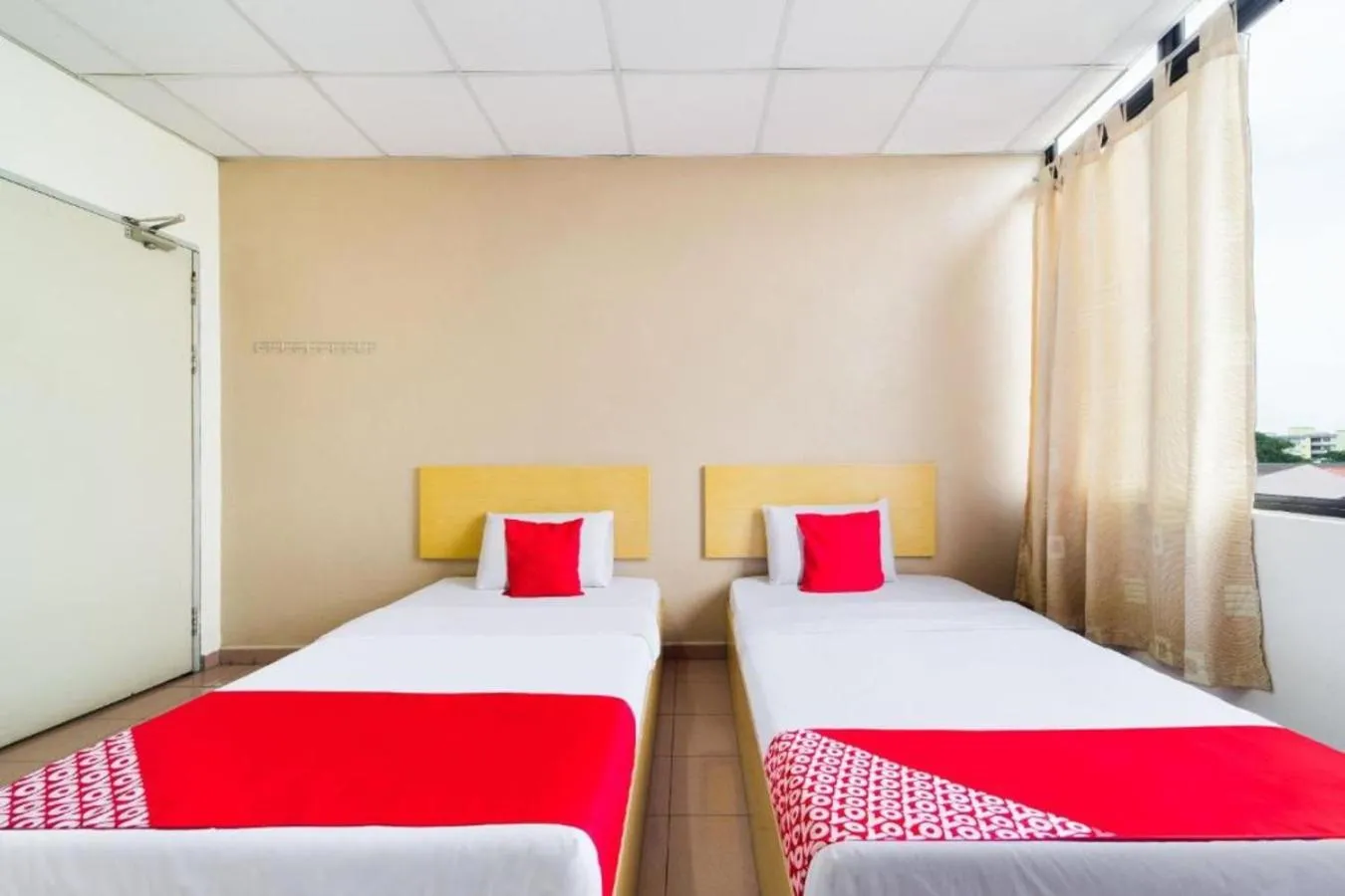 Deluxe Twin Room in CP Hotel